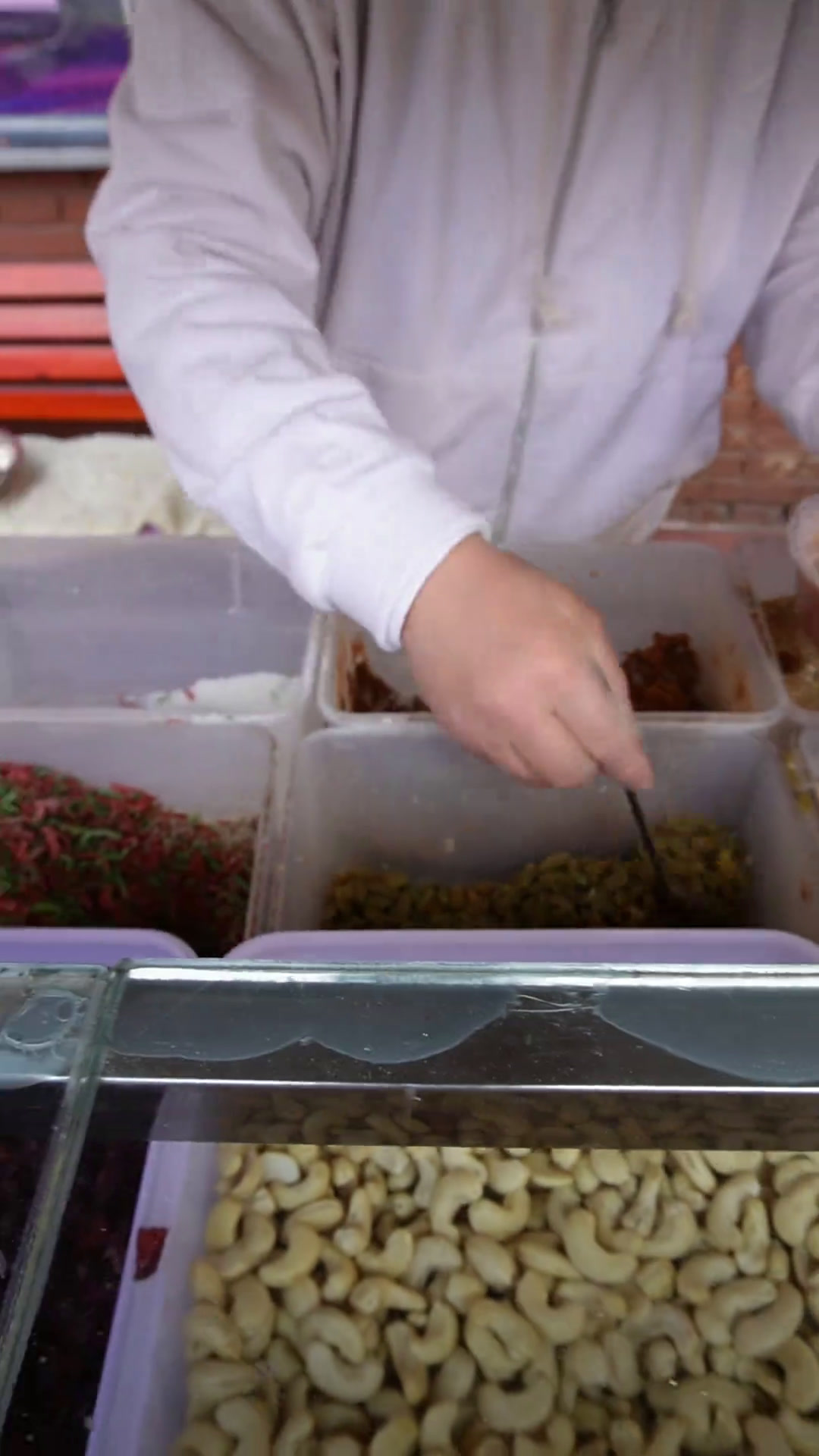 尝尝天津的茶汤和北京的面茶到底有什么区别,炸糕真比北京的好吃,天津小吃是真排队啊。天津小吃