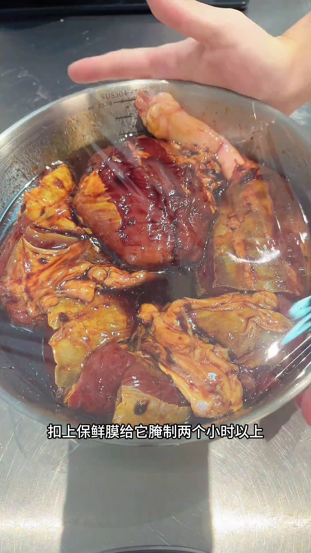 隔三差五就会做的卤牛肉,0失败,做法简单还好吃。卤牛肉的汤汁也没浪费,又卤了一锅鸭货,真的