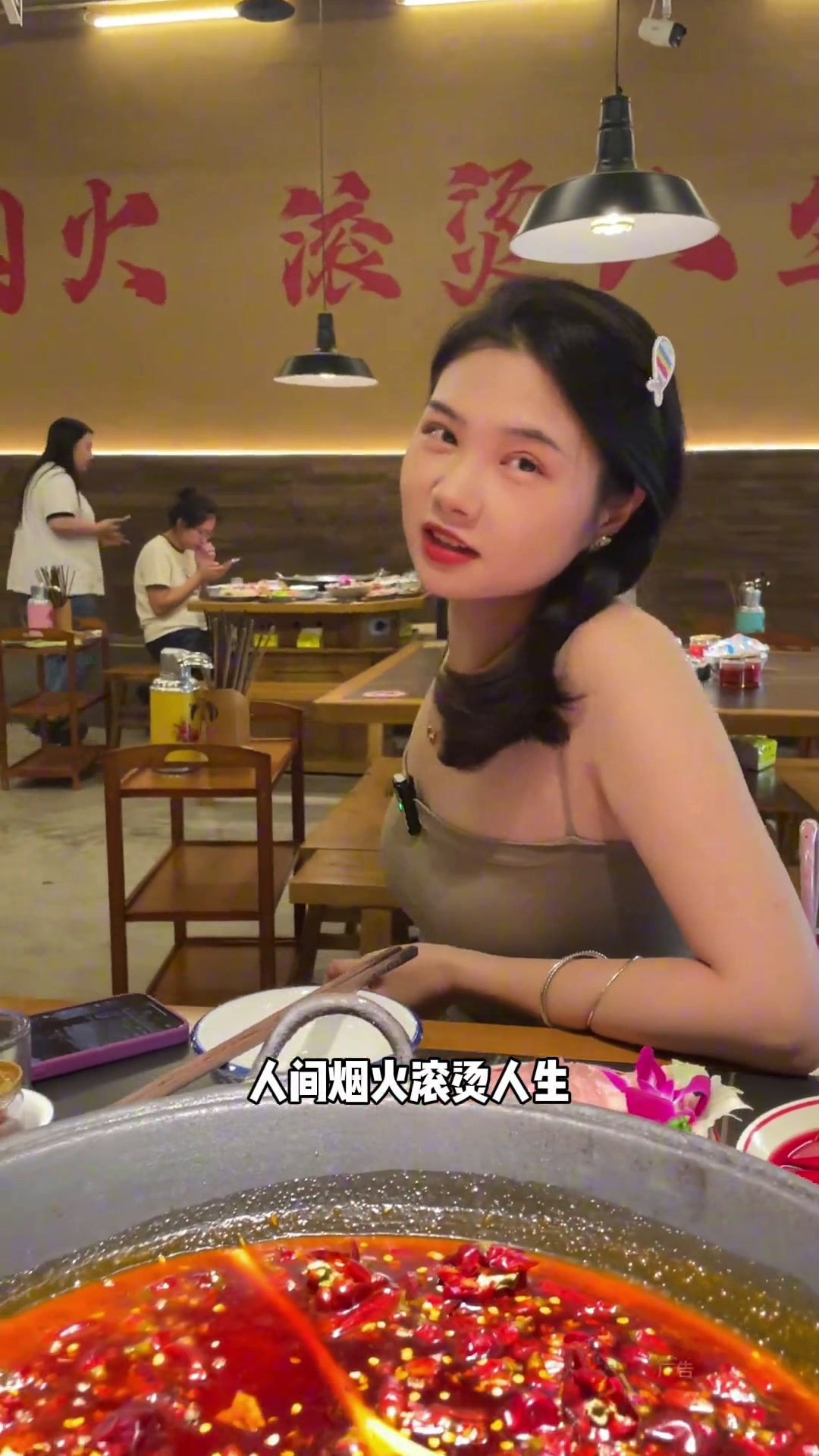 吃火锅你的必点菜是哪个?酒城中心臻火锅重庆锅底老火锅虾1块钱1个,素菜都是个位数～泸州美食