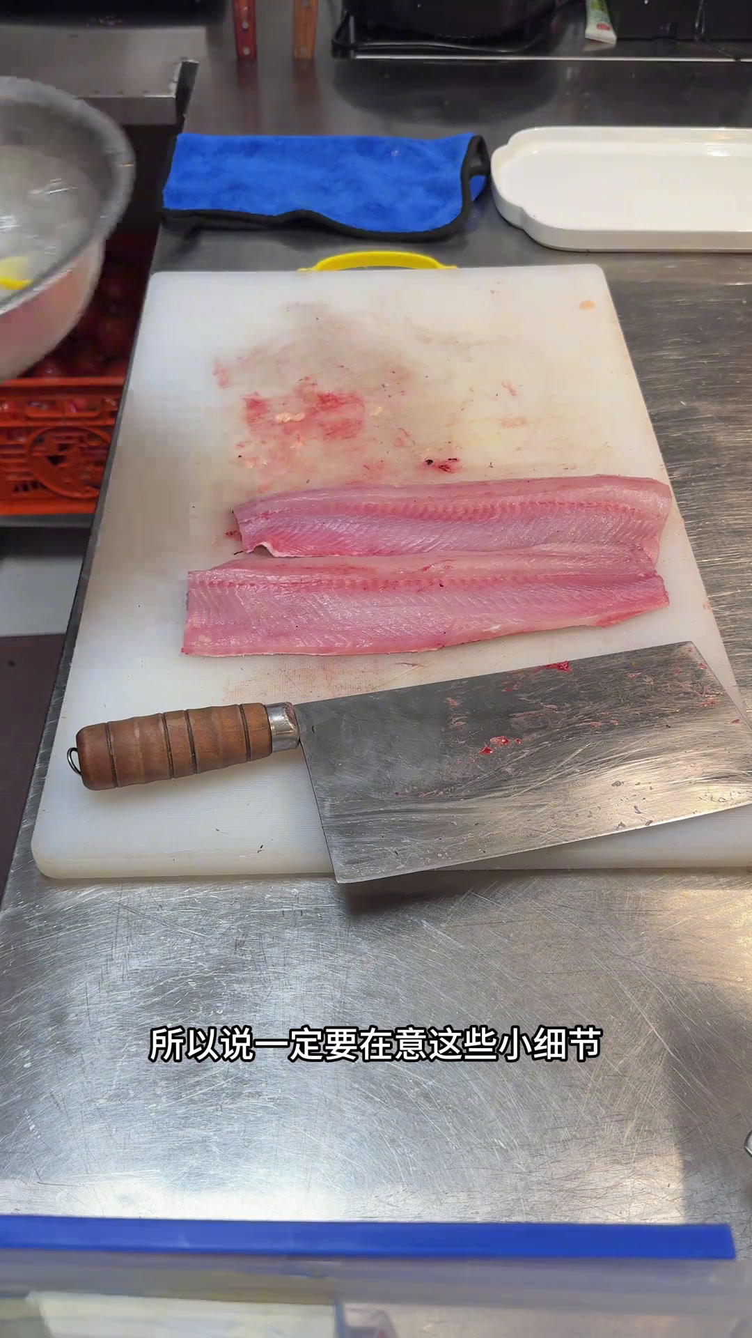 黑鱼姿造全套详细教学,大众火锅店,中端火锅店必备!海鲜姿造摆盘技巧黑鱼