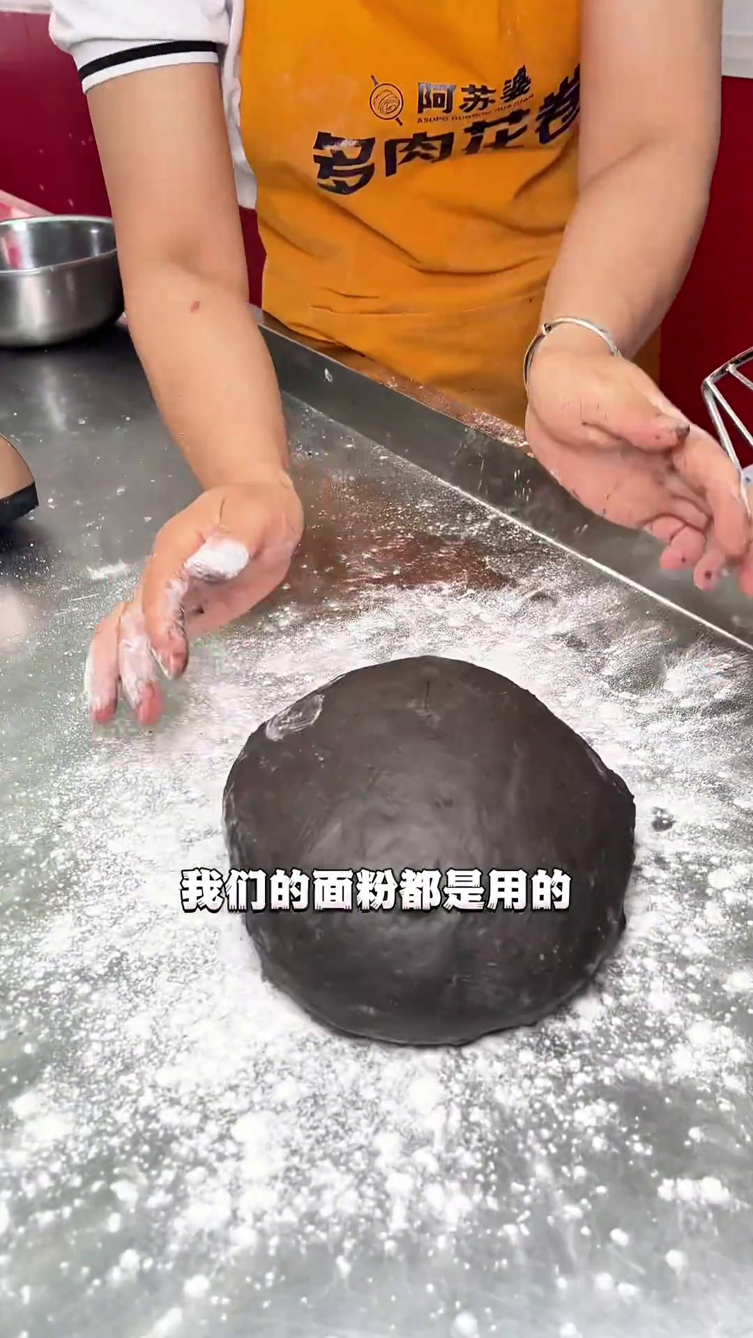 还是头一次吃蒸面包!也太好吃了吧,就像在吃甜品一样,内陷超丰富,附近的可以囤!吃喝玩乐节济