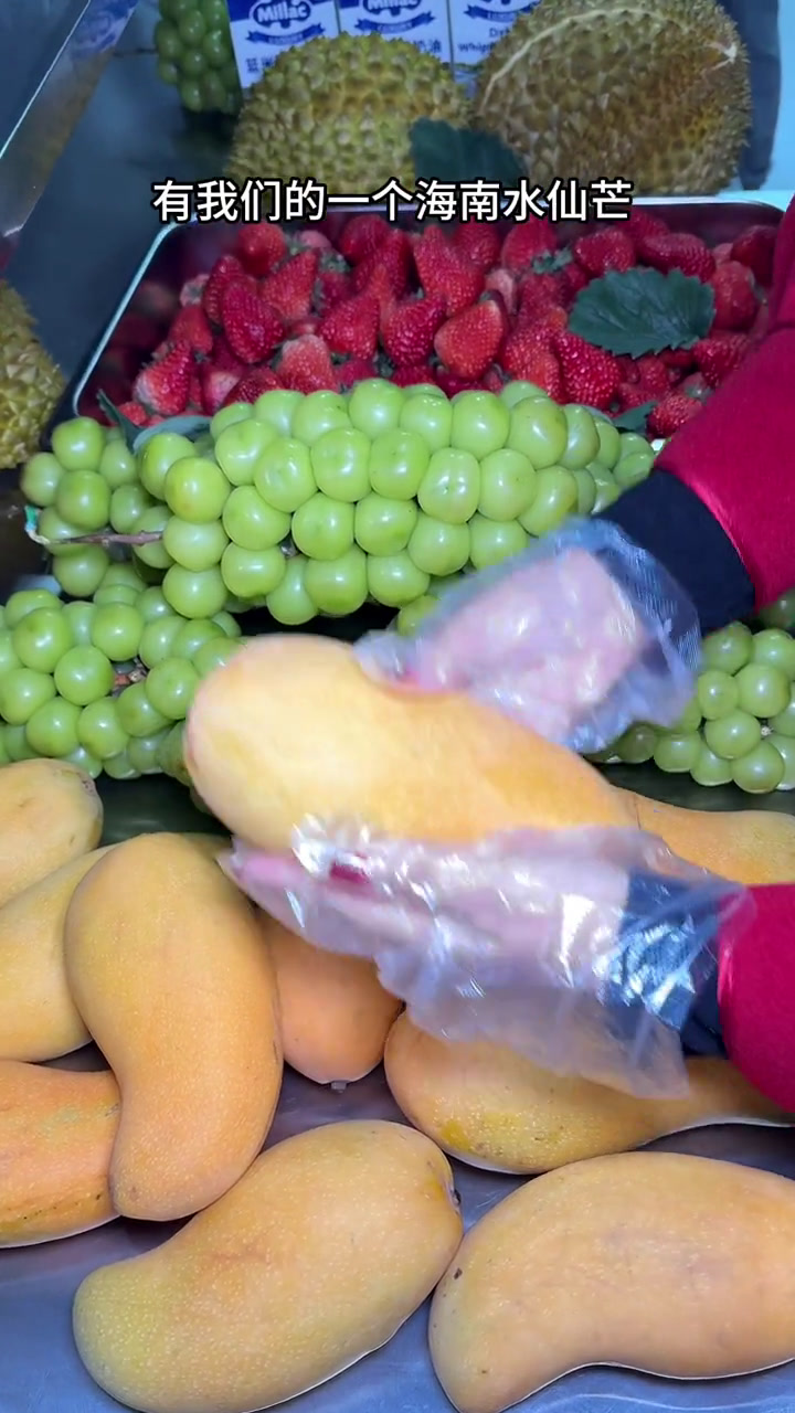 在春暖花开的季节,108就能团整个六英寸千层蛋糕,不仅能吃到3A金枕榴莲、丹东九九草莓、还