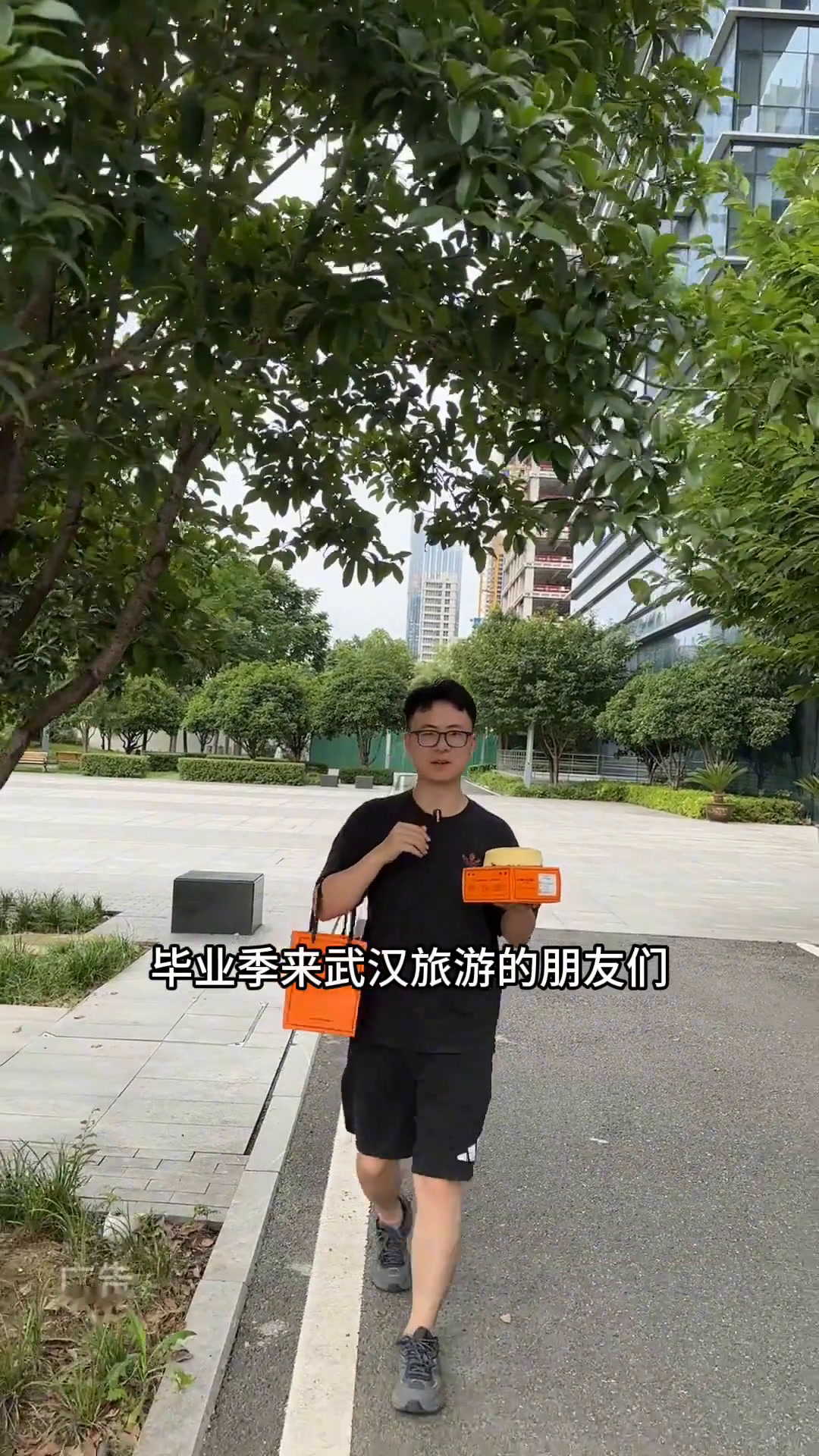 毕业季KUMOKUMO推出金榜题名原味芝士蛋糕,一个只要29.9~快给你姐妹安排起来~KU