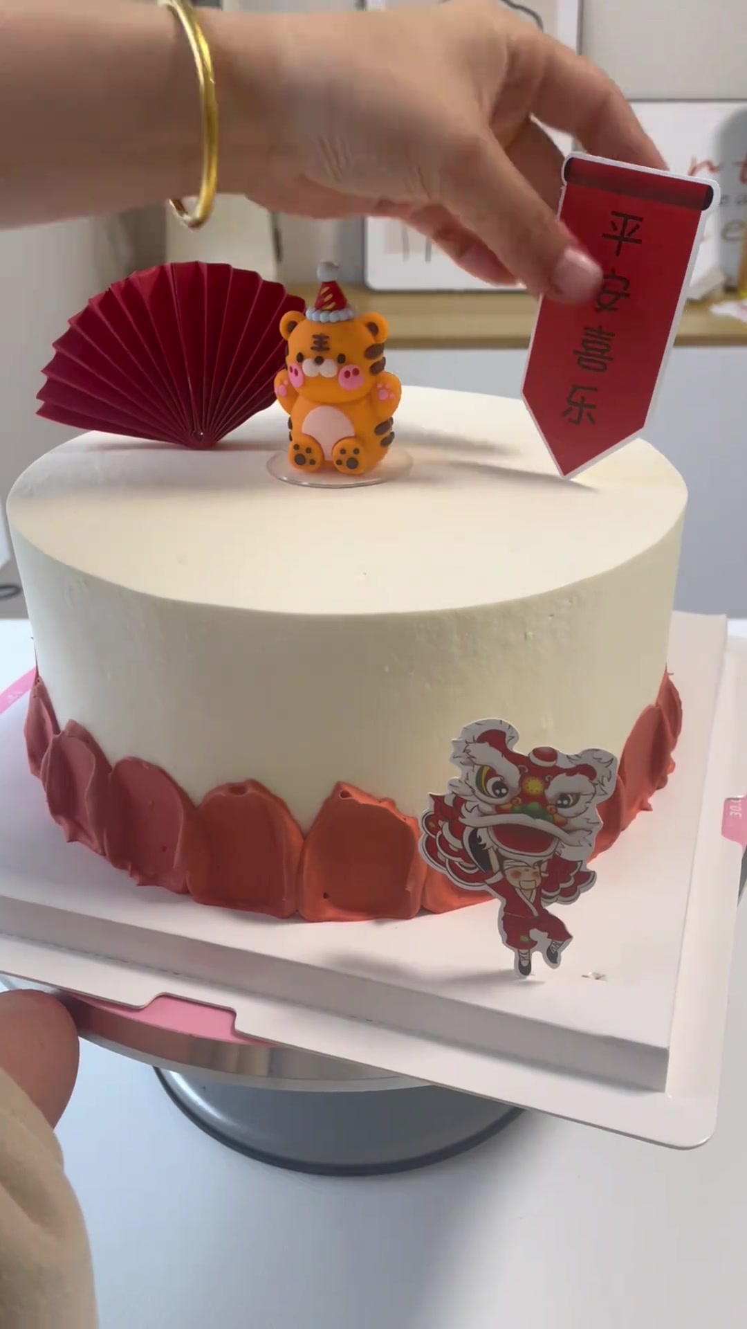 生日蛋糕周岁快乐过生日要有仪式感生日虎宝宝今天福建大降温,成功感冒了头晕咳嗽