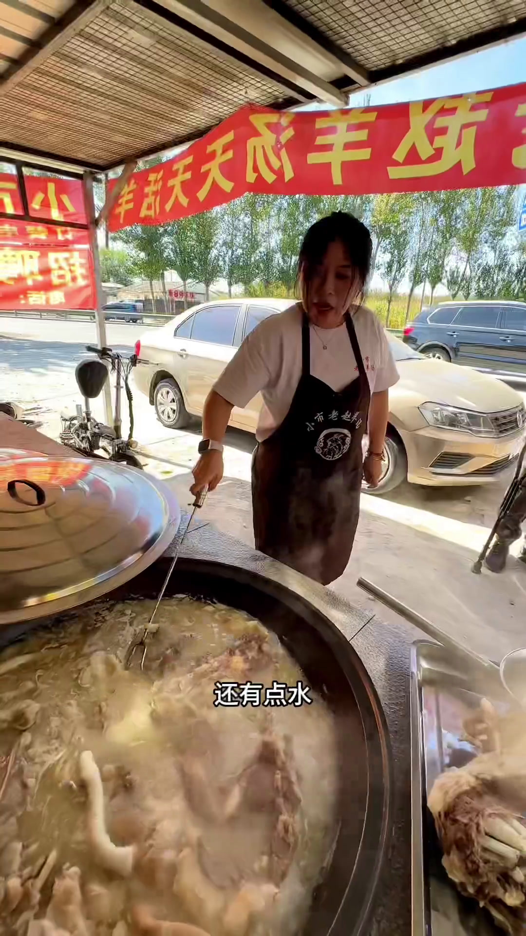 一天一只羊,本溪的绒山羊当天活羊现嘎,在浑南一样能喝到地道的小市羊汤同城美食小市羊汤羊汤吃