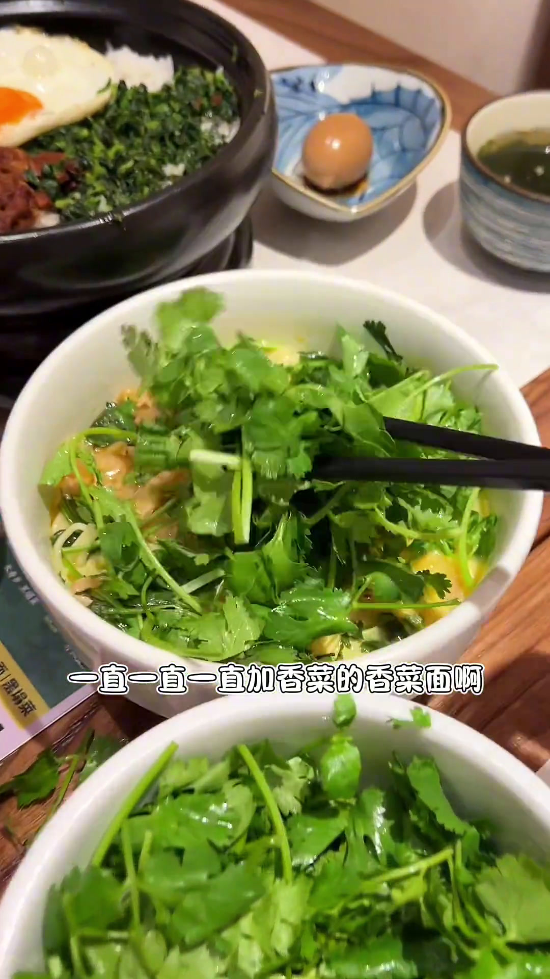 谁还不知道和府捞面请10万人吃面呀!上新送面无套路有机不贵黑塌菜卤肉砂锅饭香菜面谁懂这一口