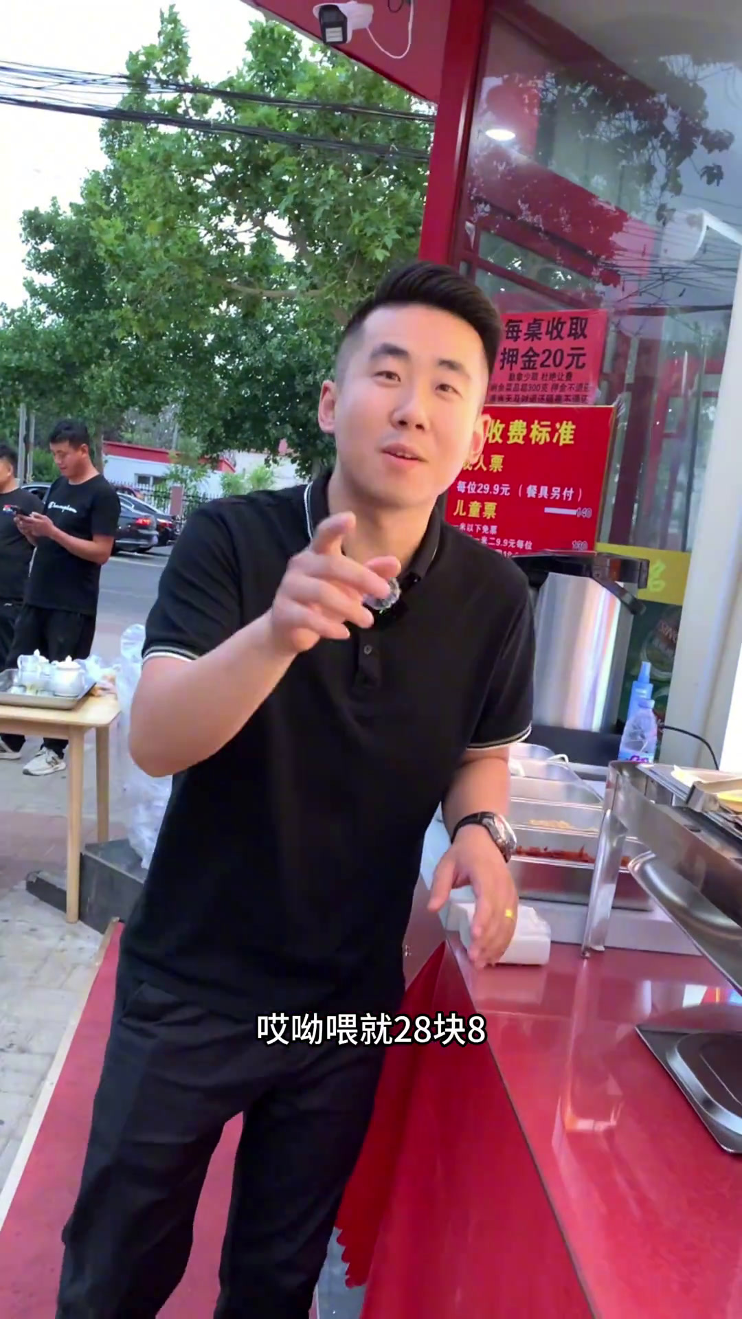 地摊式自助烤肉,主打一个实惠了烤肉真香夜市里的烟火气特色烤肉店薅到底了美食