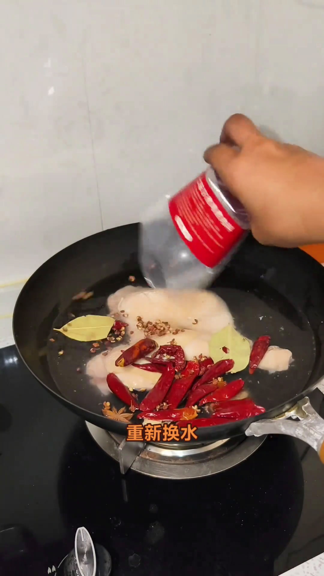 我这南瓜不好吃不过蒸出来的馒头还挺好吃的今天的晚饭椒麻鸡配蛋炒饭,晚上又蒸的南瓜大馒头记录