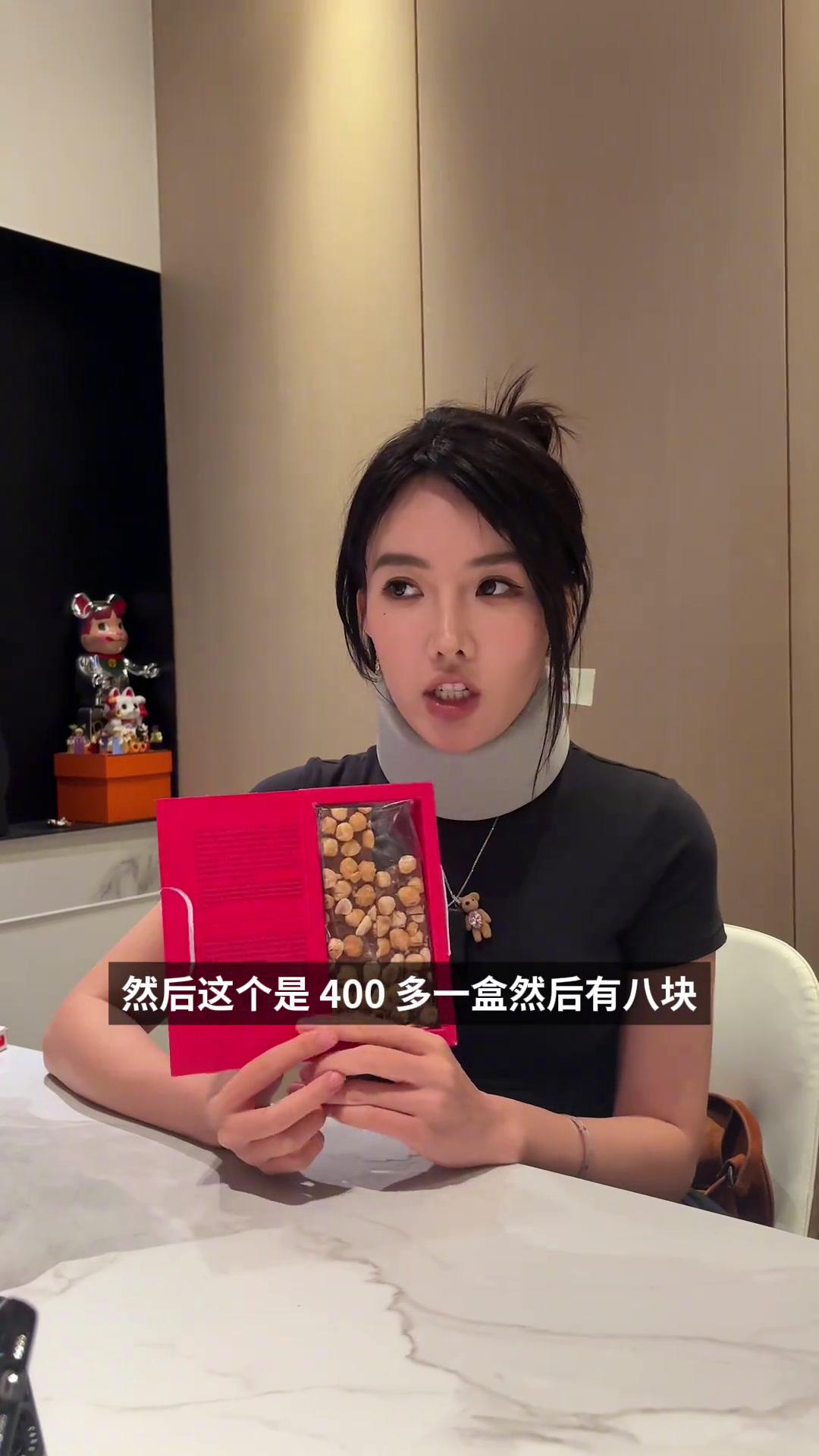 巧克力中的爱马仕?本期小贵零食分享600元的巧克力400元的脆饼同事们现场开吃分享口感都说