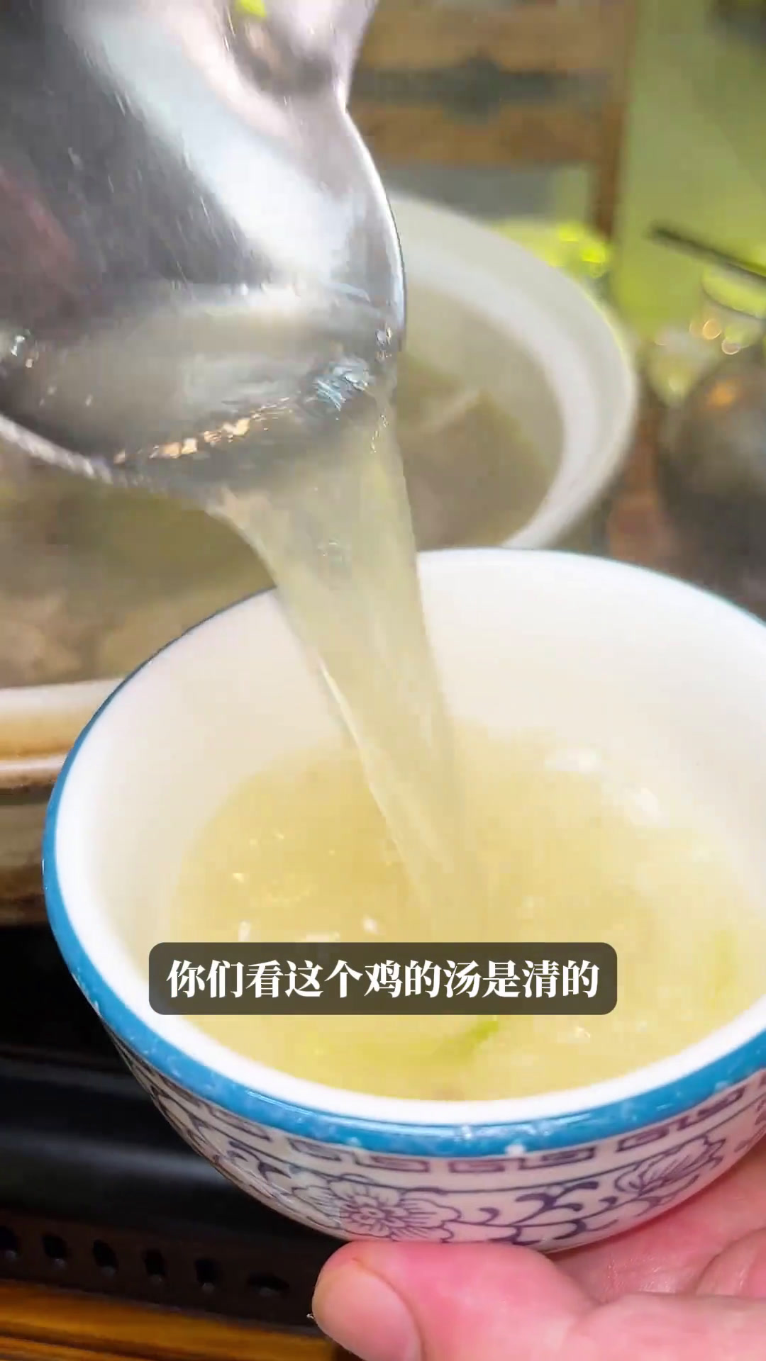 这个鸡确实好吃!309土鸡是兴安特别有名的鸡,确实好吃,肉质紧致有弹性,肉很是清甜!美食官