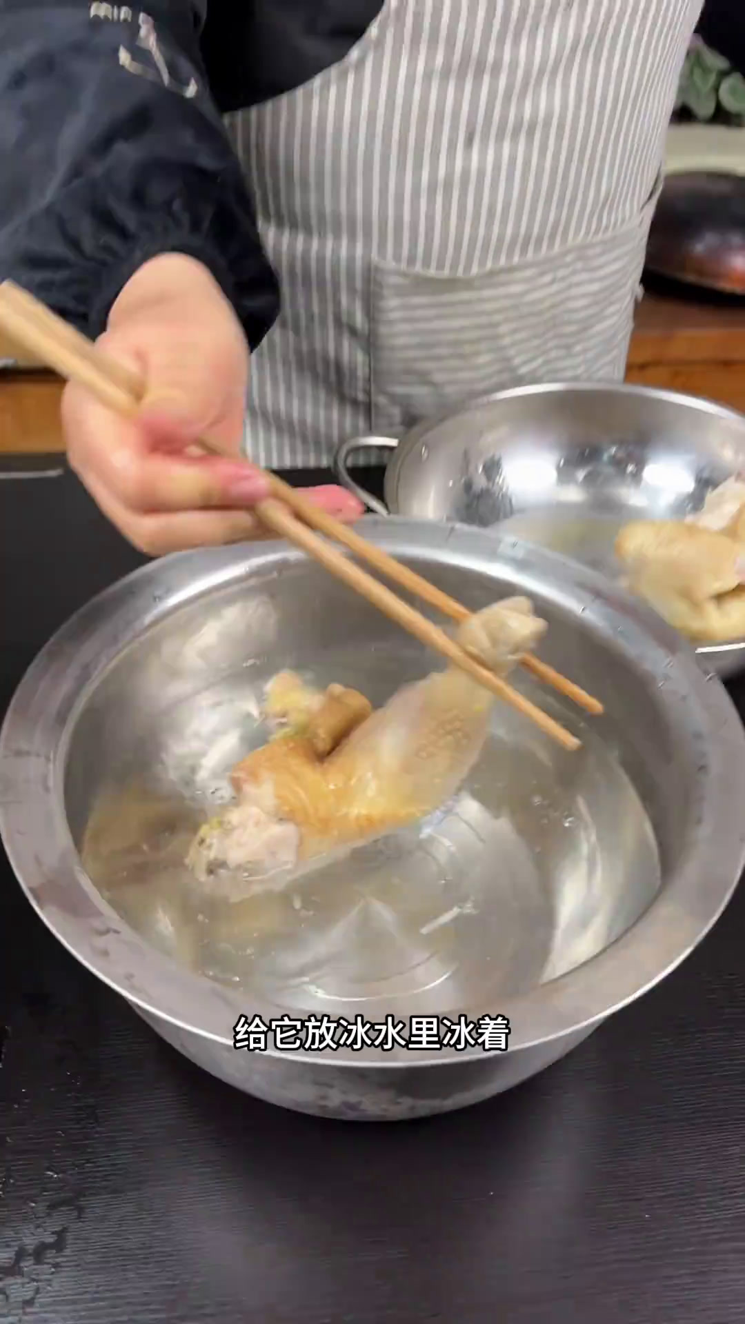 只需要一包料就能轻松在家实现钵钵鸡自由,雨姐今天带我们春游,做了一大锅钵钵鸡,又香又入味儿