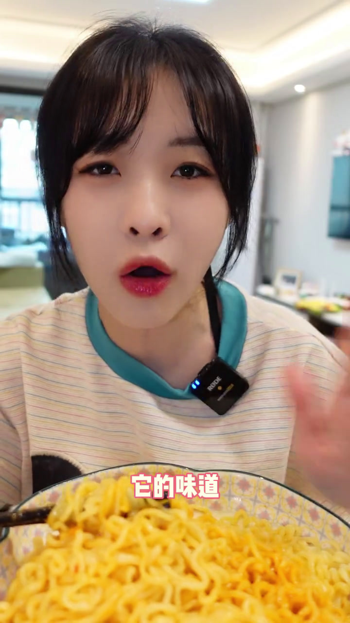 方便面想换个口味的姐妹们就选这个!这个蟹黄拌面真的不输外面的味道,面很劲道,蟹黄味也超足,