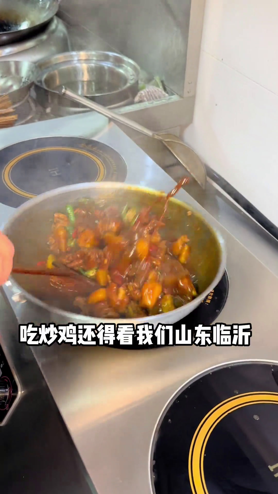 巨龙南路·三人行酱汁鸡!心心念念的酱汁鸡!终于吃上了!酱汁浓郁!还不快左下角定位链接冲!酱