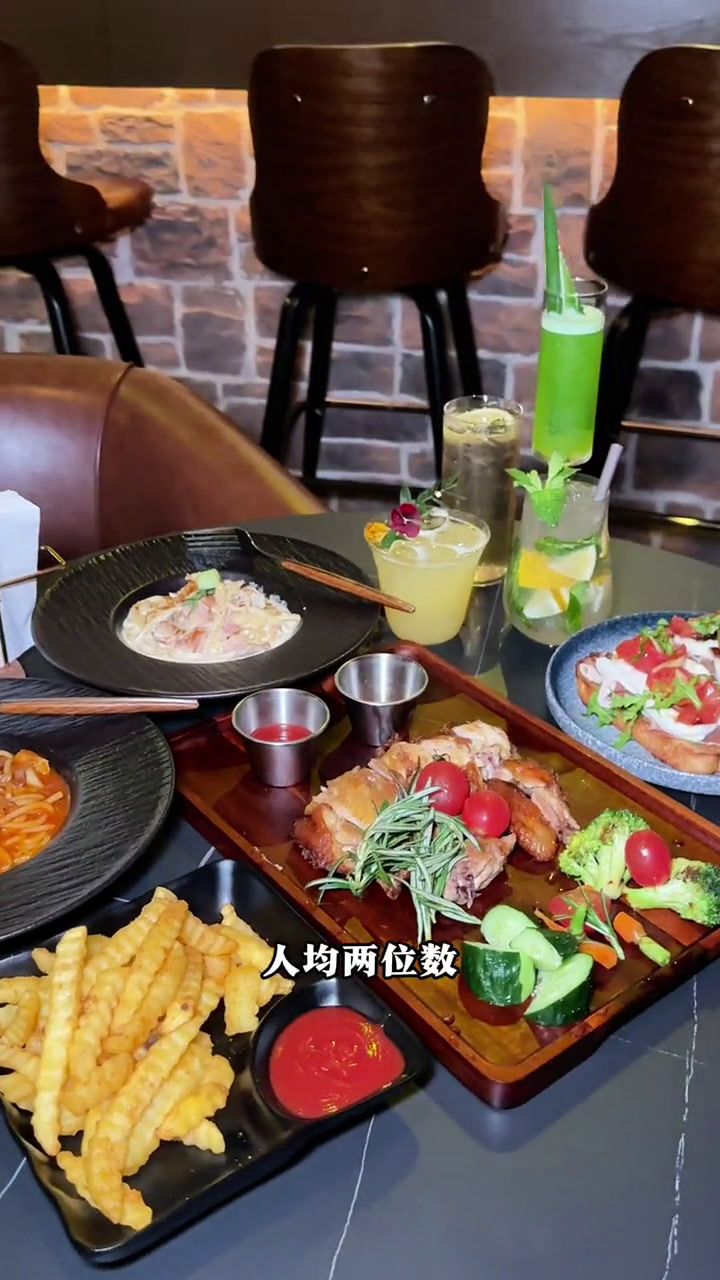 人均两位数在这样轻奢浪漫优雅的环境下享用晚餐小酌几杯真的太惬意了~夜的第九章东莞假期好去处