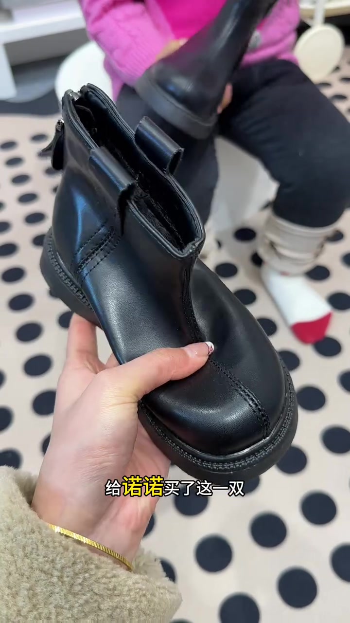 女童必备的小靴子很好搭配的各种都可以搭配