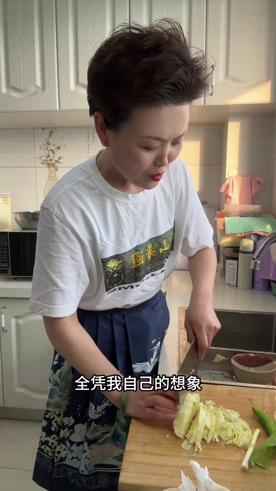 杂蔬腊肉鸡蛋虾皮炒窝头,营养全面,我就说好吃,咋滴吧