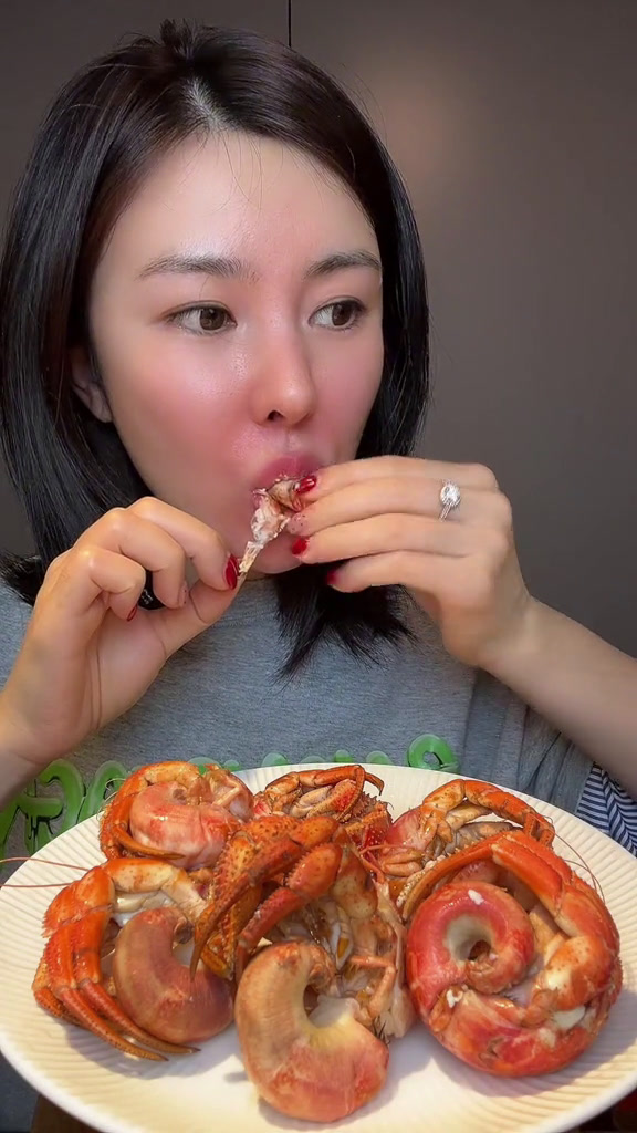 虾怪这回虾怪特别大,肉质也特别鲜嫩