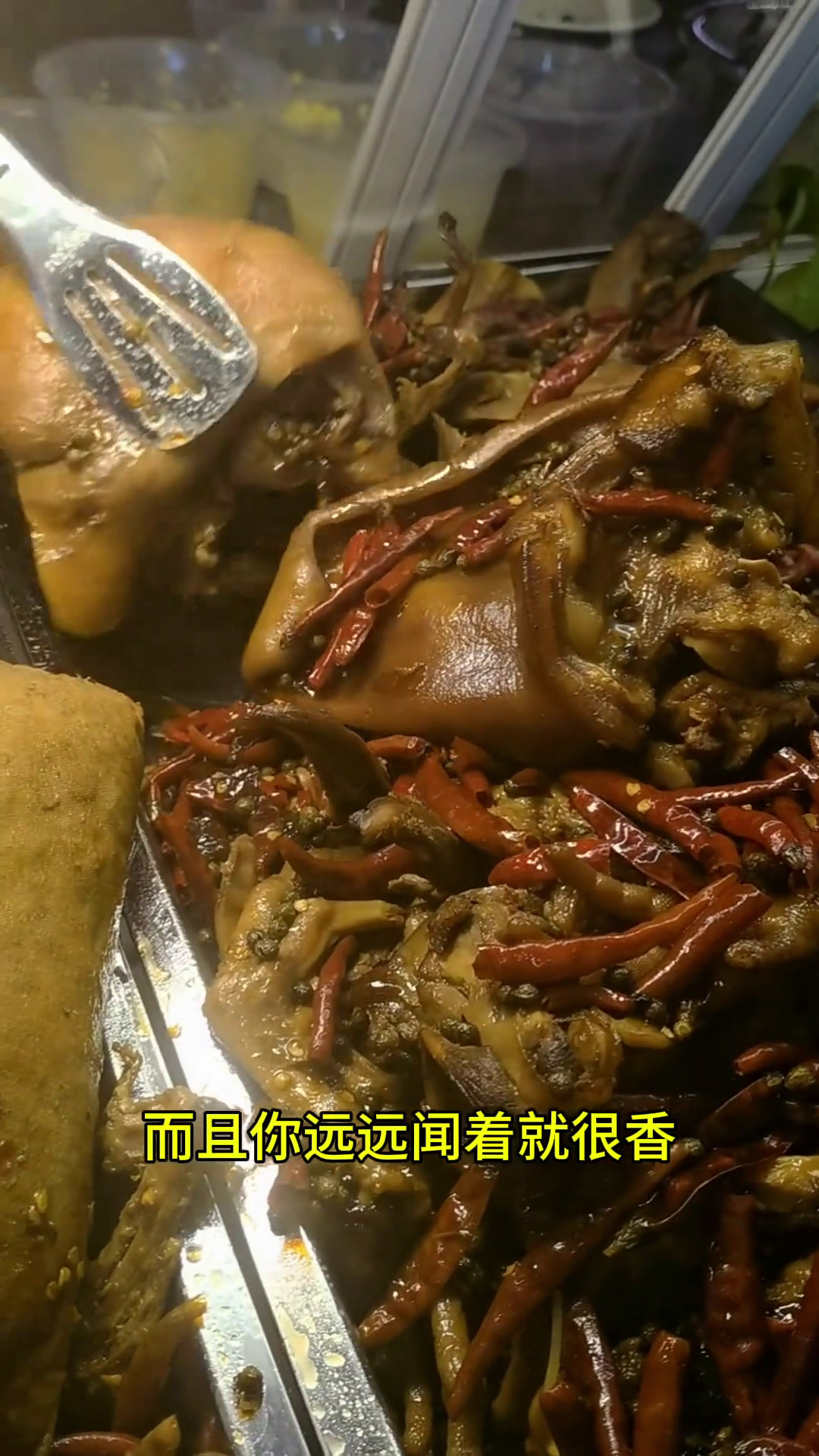 热卤是卤完了再热着卤的卤菜来长沙必吃的街边摊,外地来还第一次吃这样的卤菜!长沙美食湖南特色