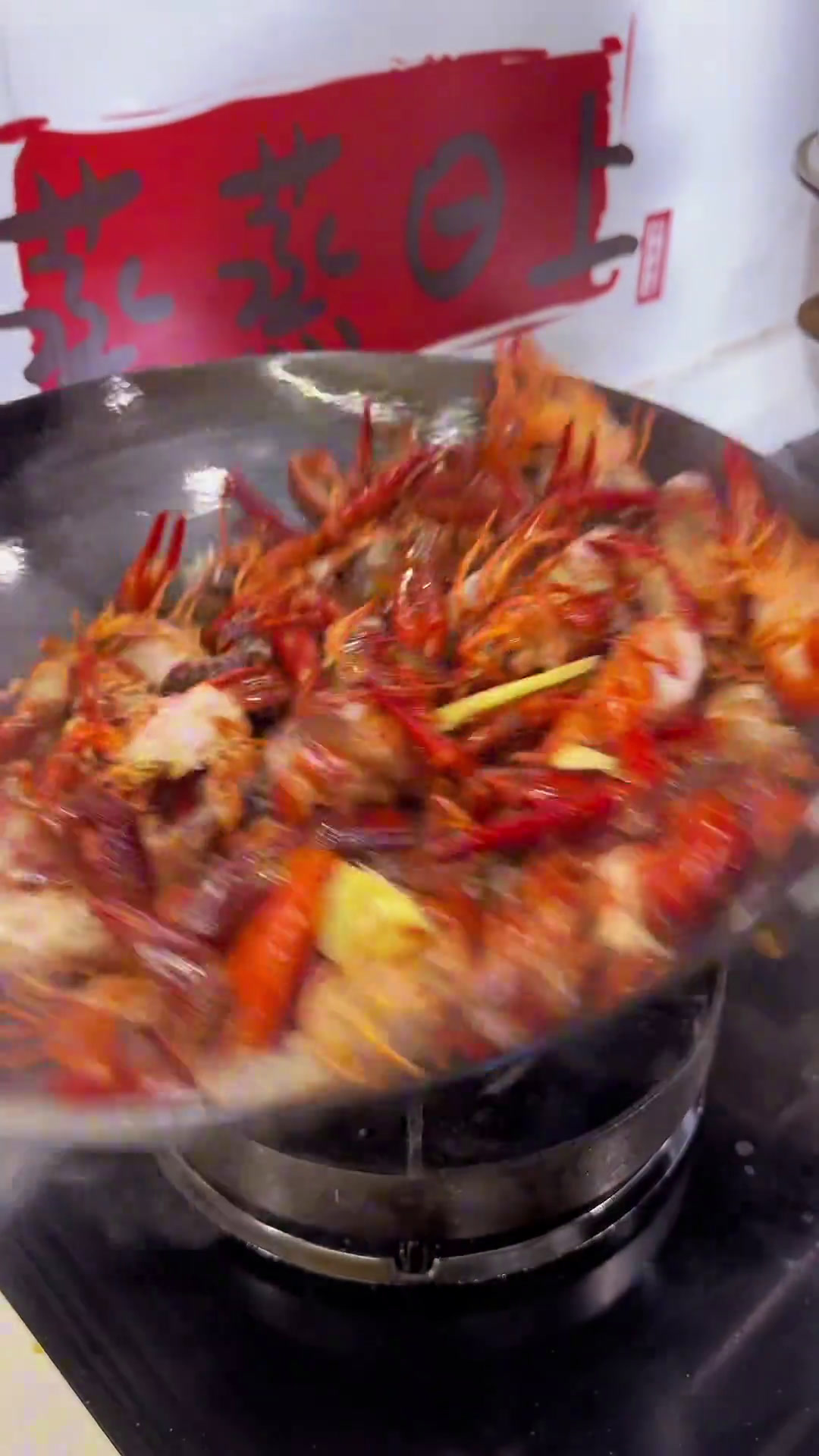 自从入手他家的小龙虾料,想吃小龙虾再也不用自己去调味了,配料表干净操作还简单,你们还不去试