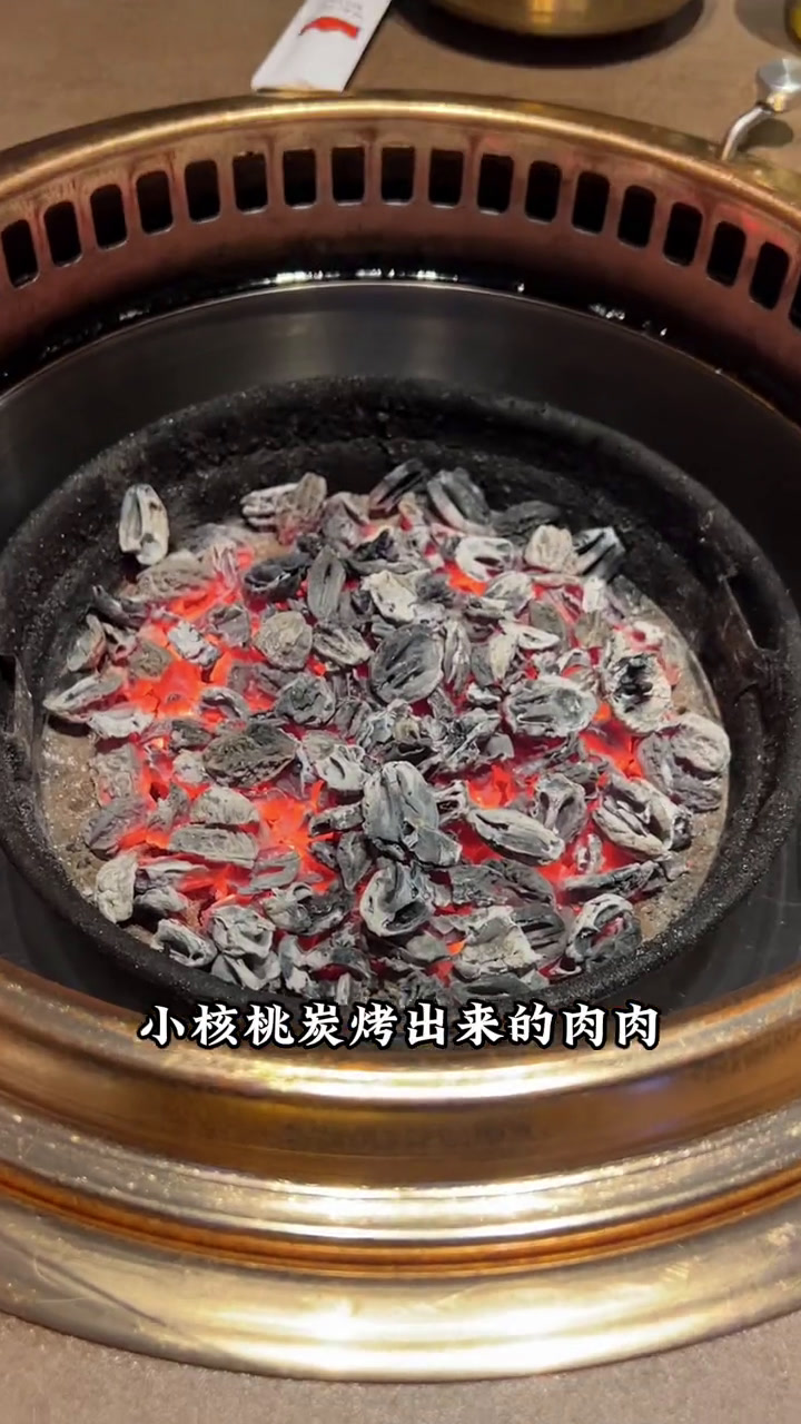 小核桃烤肉烤出来的肉真的口味不一样,好吃,关键还便宜在湖滨杭州小核桃烤肉馆同城好店附近美食