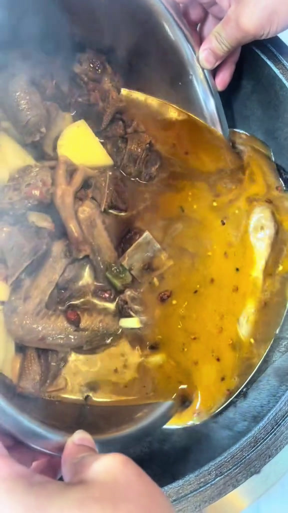 神堂峪长园村(广告),这条沟少有的铁锅炖,铁锅多鱼,大鹅,农家饭菜……东北铁锅炖神堂峪神堂