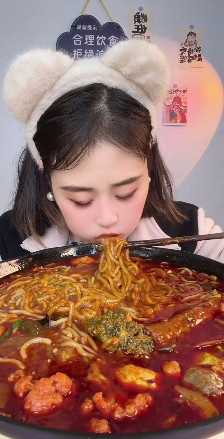 硬核下午茶——黏糊东北老式麻辣烫大碗麻辣烫黏糊麻辣烫美食妈呀太香了爱生活爱分享爱美食
