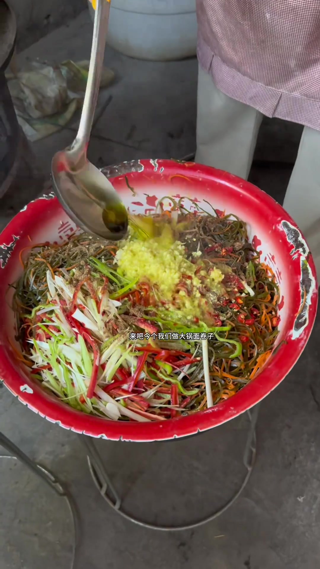 山丹人的大锅做羊肉面卷子,简直就是绝绝子主打的一个香你们那里的跟我们这里的一样么生活不会辜