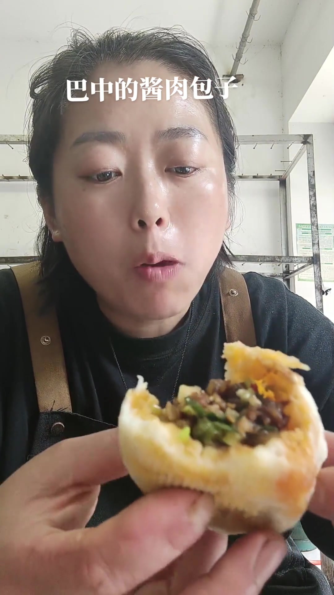 巴中的酱肉包子,腊肉包子,老面馒头,包谷馍馍,很接地气的早餐,消费不高,每天早上的稀饭,泡