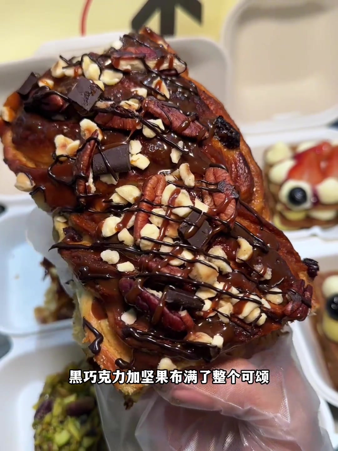 面包脑袋看到这么多面包是真的忍不住啊!趁热集合这次的新品好棒啊!唯有美食可以治愈一切面包这