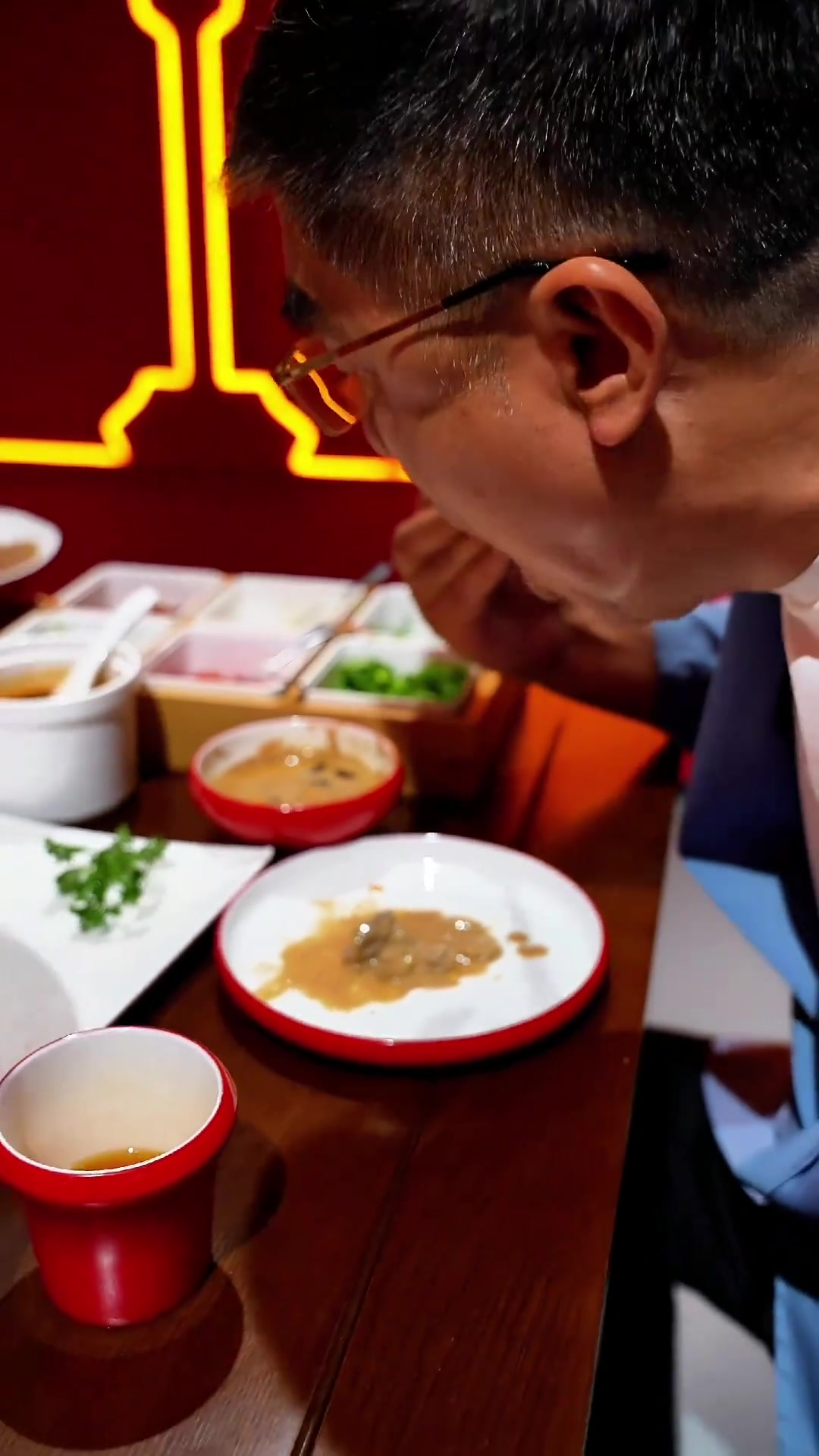 在库尔勒品味京派文化和京味美食,也是不一样的全新体验了!涮和友老北京铜锅涮肉