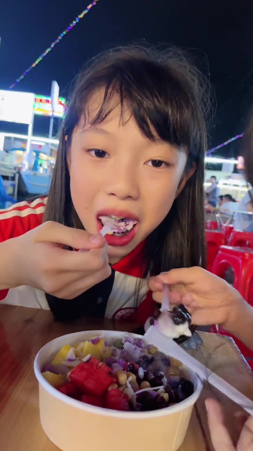 挑战100去美食城吃宵夜,看能吃到什么特色美食生活vlog日常记录宵夜美食记录真实生活美食