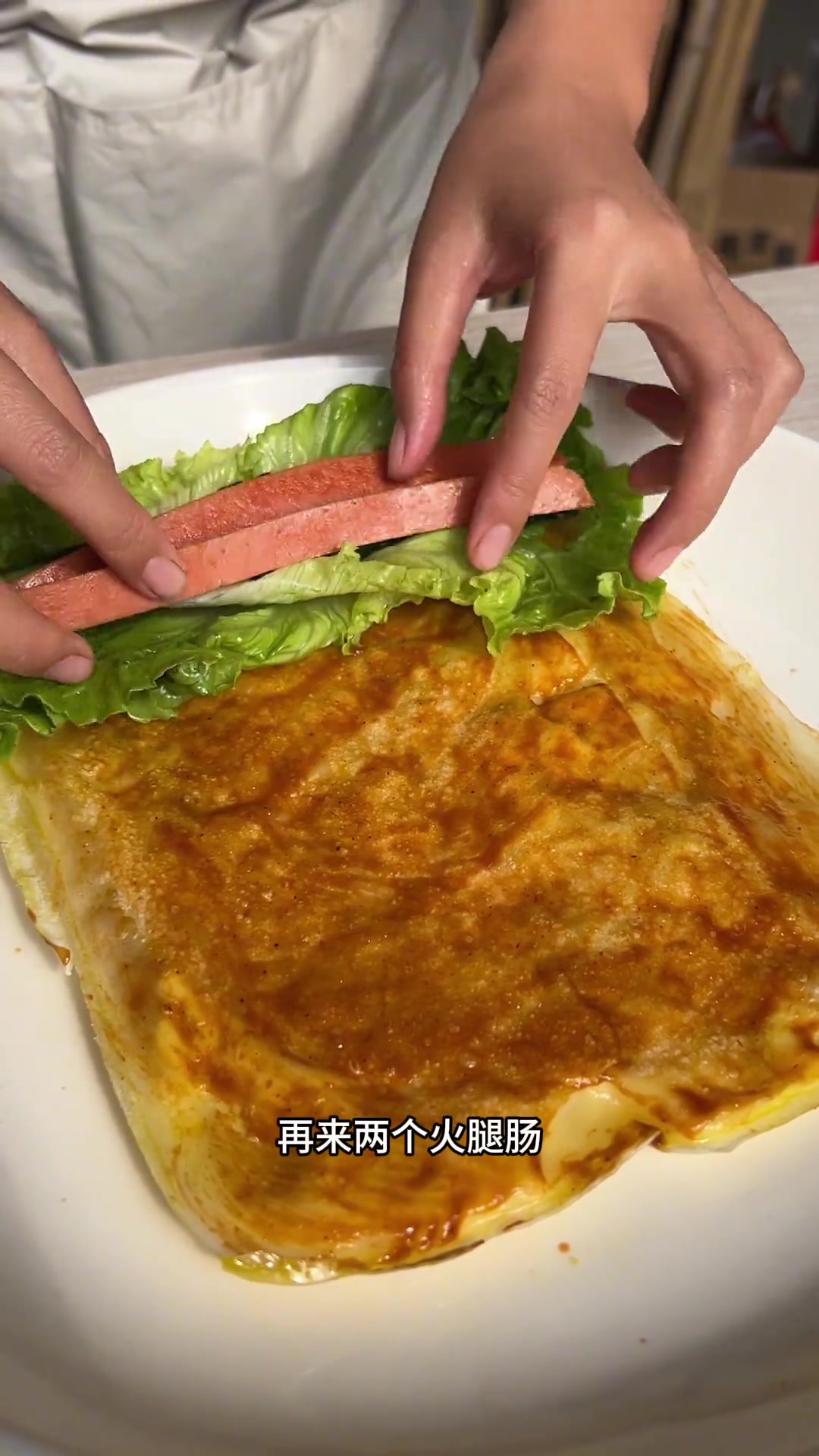 自己在家给孩子做鸡蛋灌饼,想吃什么菜卷什么菜,做法简单,营养又美味,关键还干净卫生,妈妈们