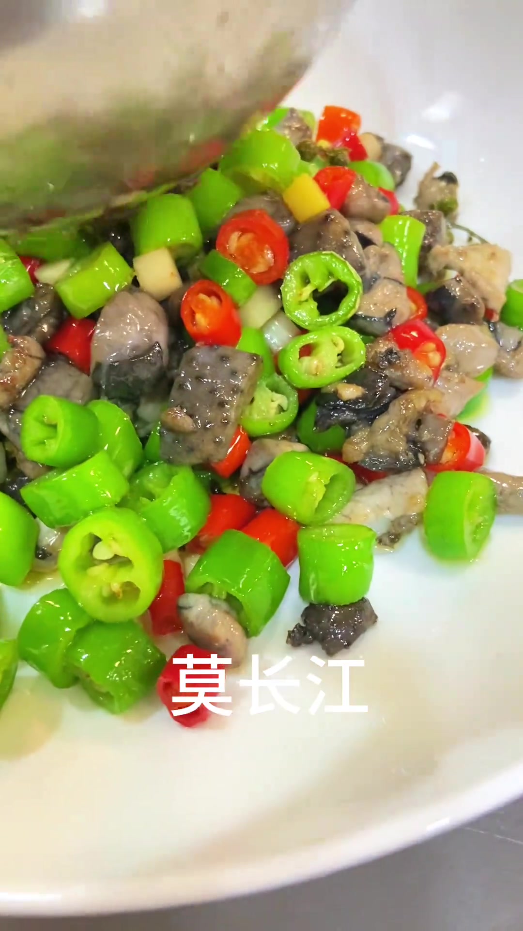 地道川味鲜椒炒乌鸡,简单家常用心做菜厨师之路