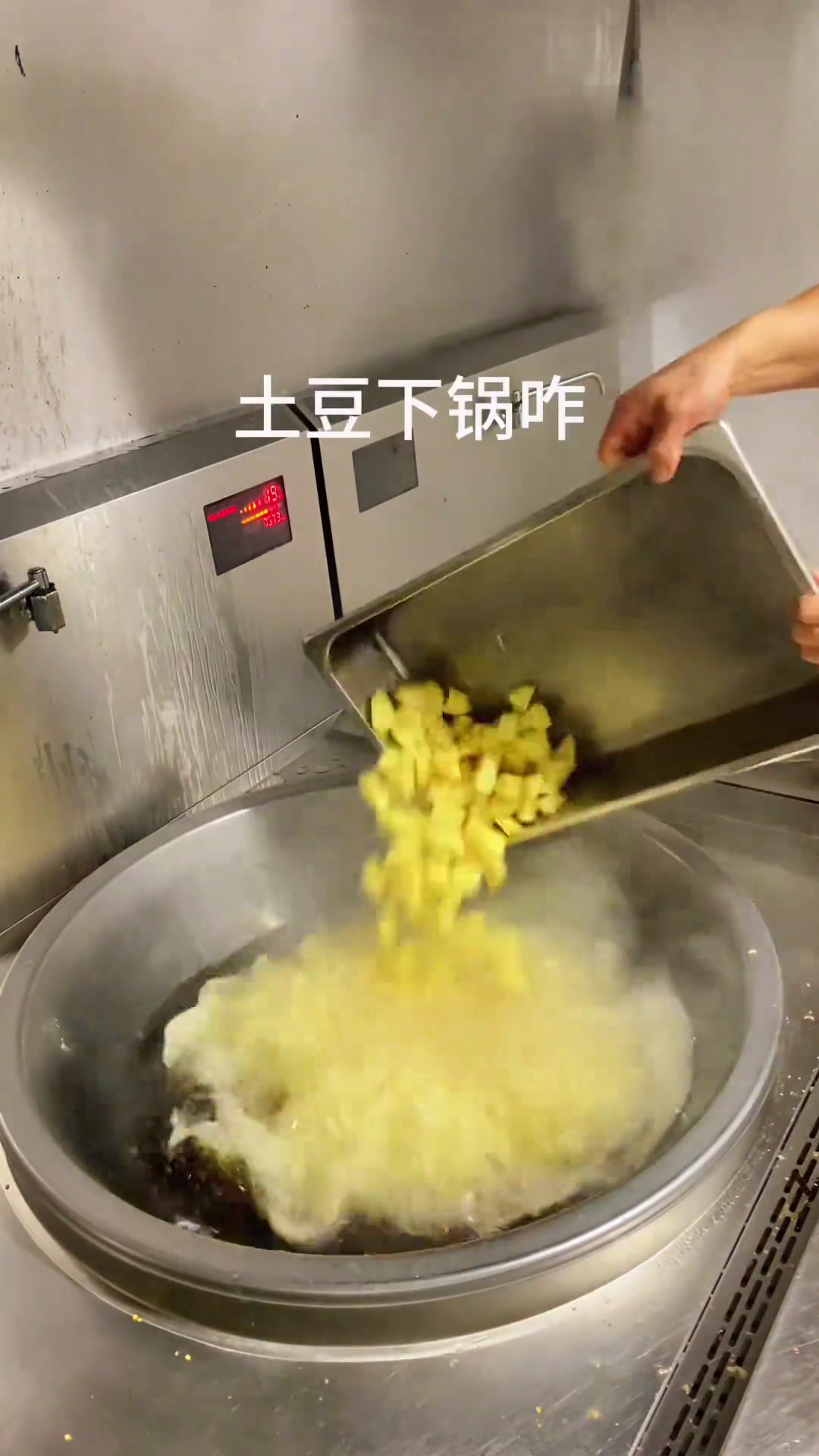 鸡腿肉闷土豆美食教程土豆烧鸡家常做法燃情主厨