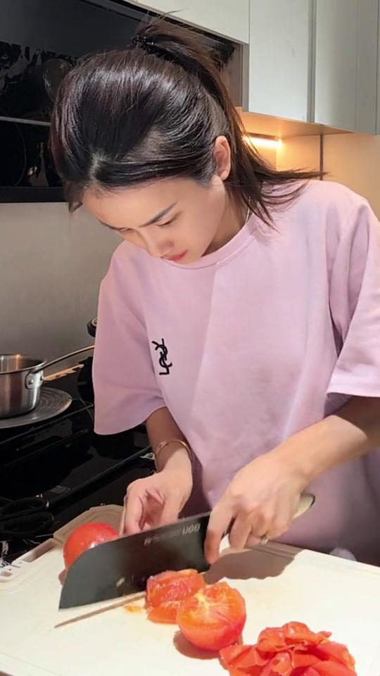 无论工作多忙碌,都会用心给娃做饭,让他们在成长的过程中永远记得妈妈的味道潮汕女孩志同道合的
