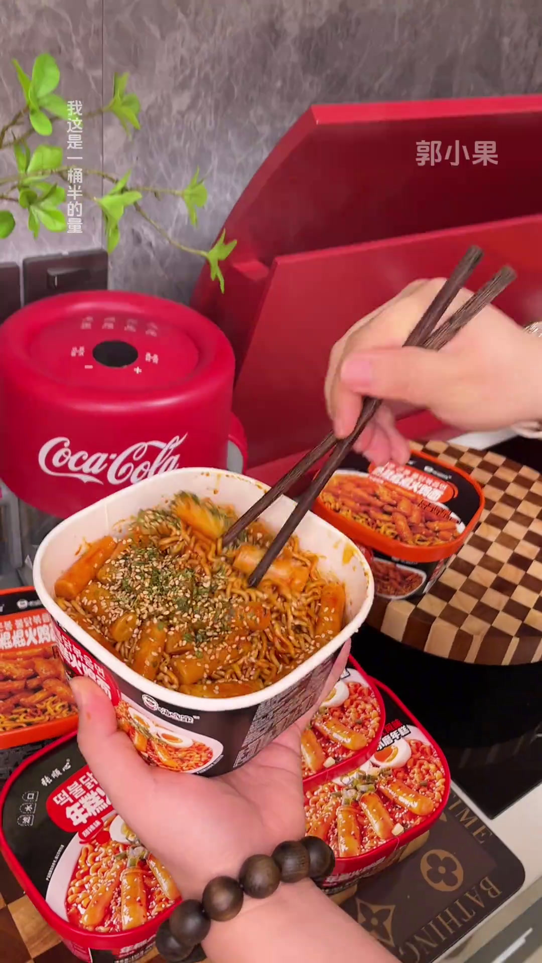 怕NG所以是一桶半的量,女孩子一桶正好!酱汁很浓郁的!好评!这一碗好过瘾火鸡面超便宜超划算