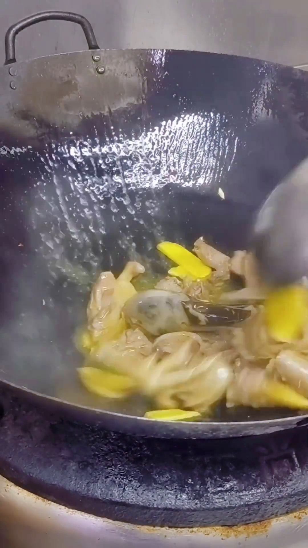 招牌菜秘制土匪鸭详细教程,香辣味美肉质紧实,汤汁浓郁香飘四溢!学会了就是你的拿手菜!家常菜