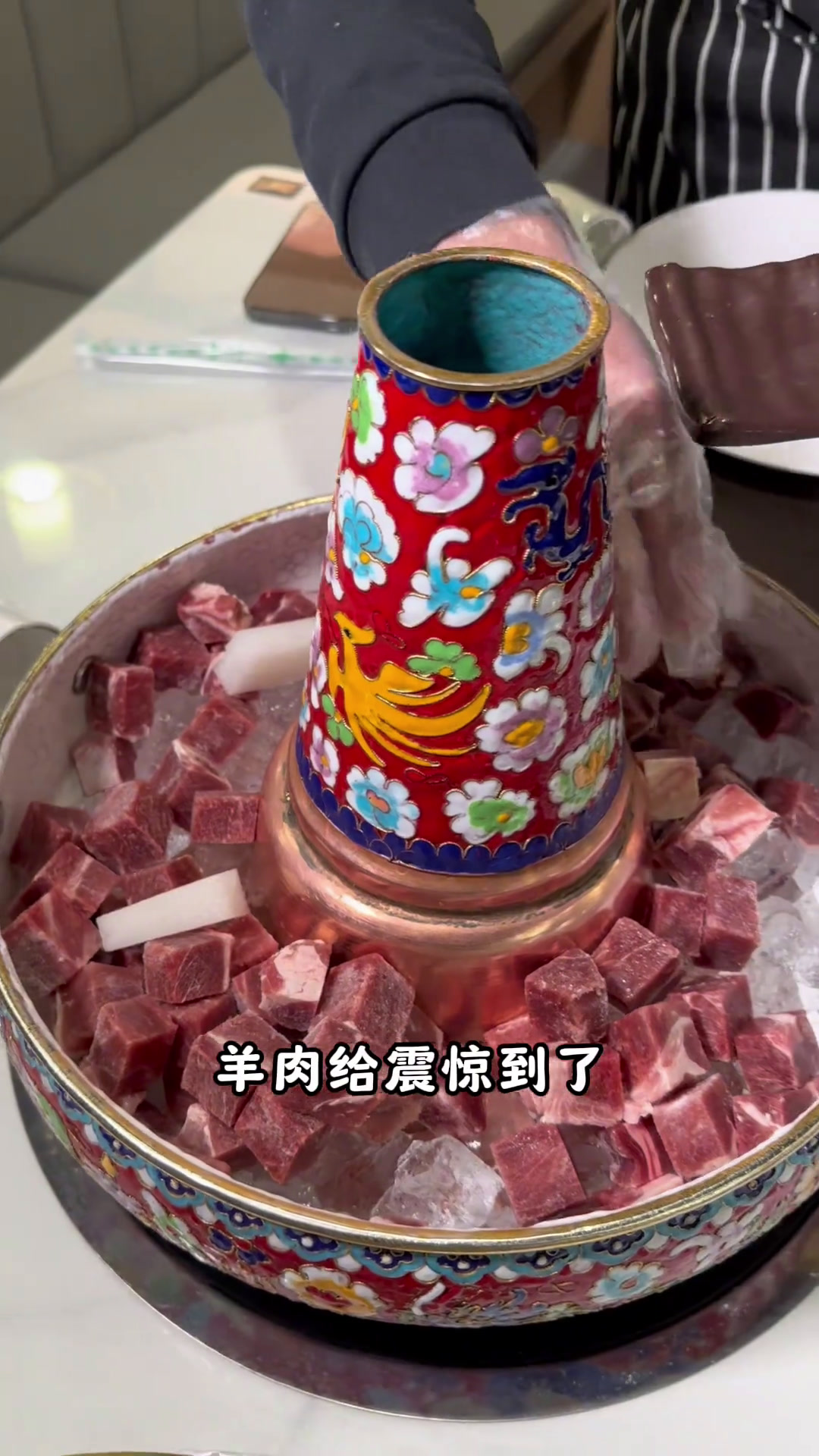 今天带大家吃个新鲜的,冰煮羊火锅～开封美食攻略火锅约起来天儿冷吃点啥冰煮羊火锅星光天地