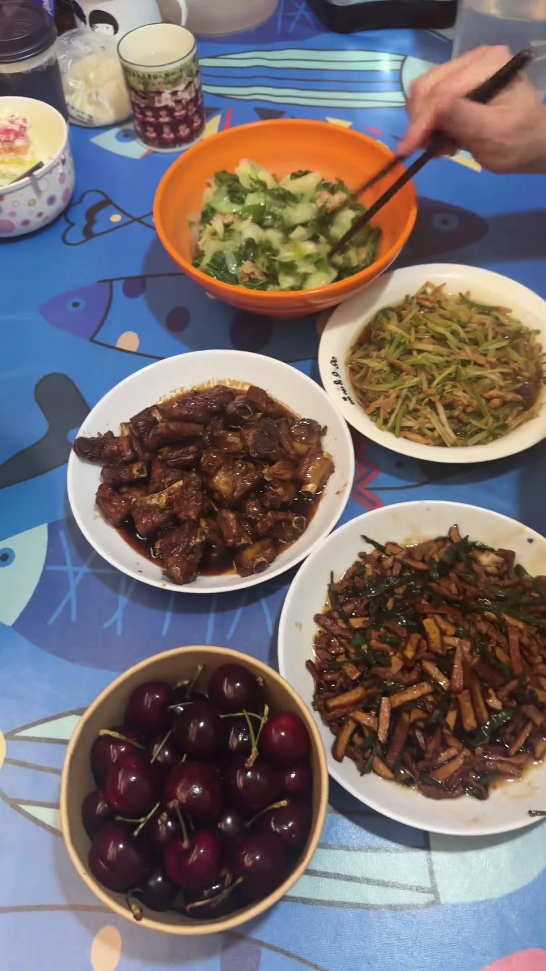 普通的饭菜都是家的味道真实的家常便饭抖