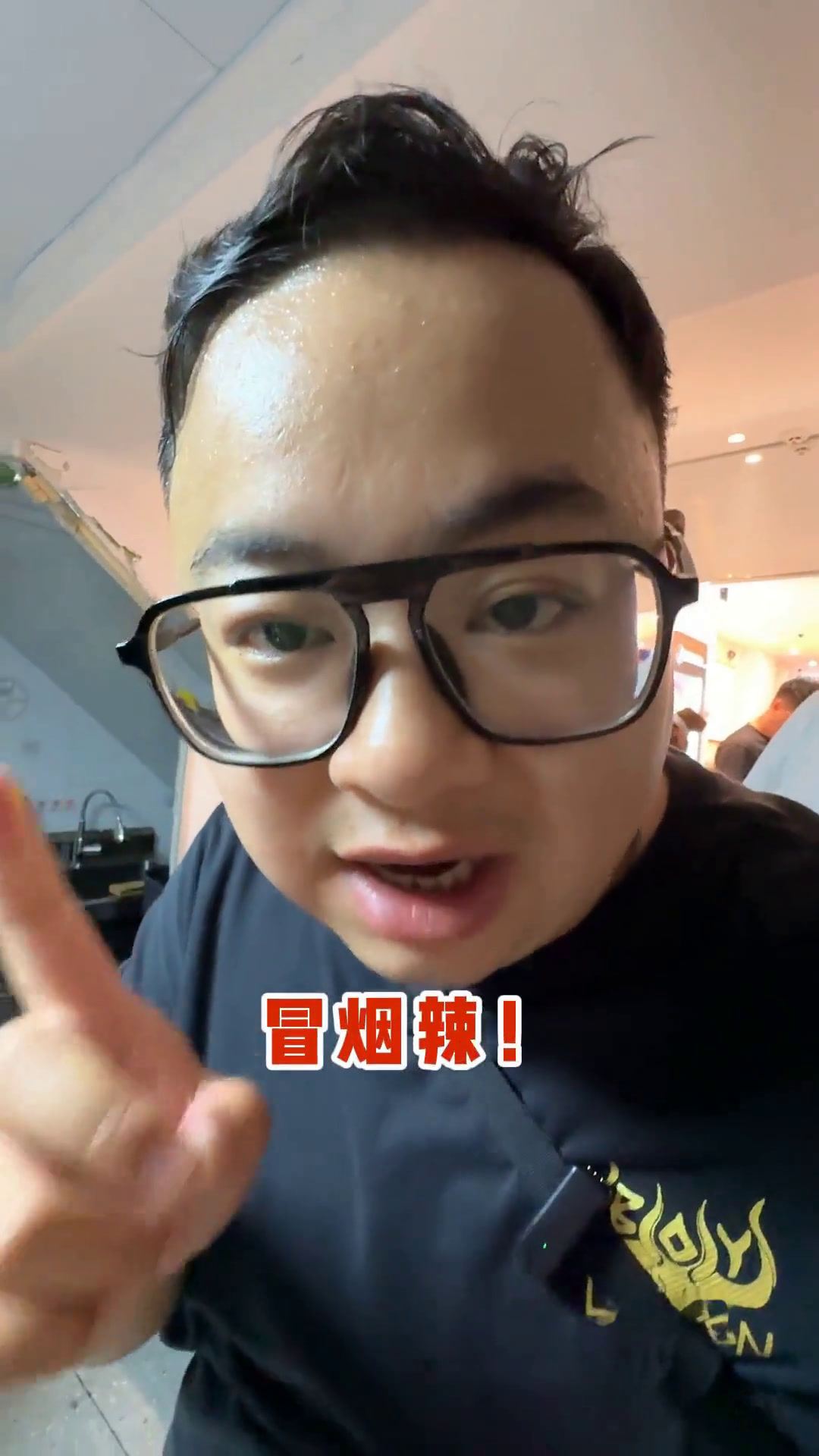 信阳美食今天吃啥吃辣挑战翘脚牛肉面来尝尝天润这家翘脚牛肉面这个冒烟辣太狠了