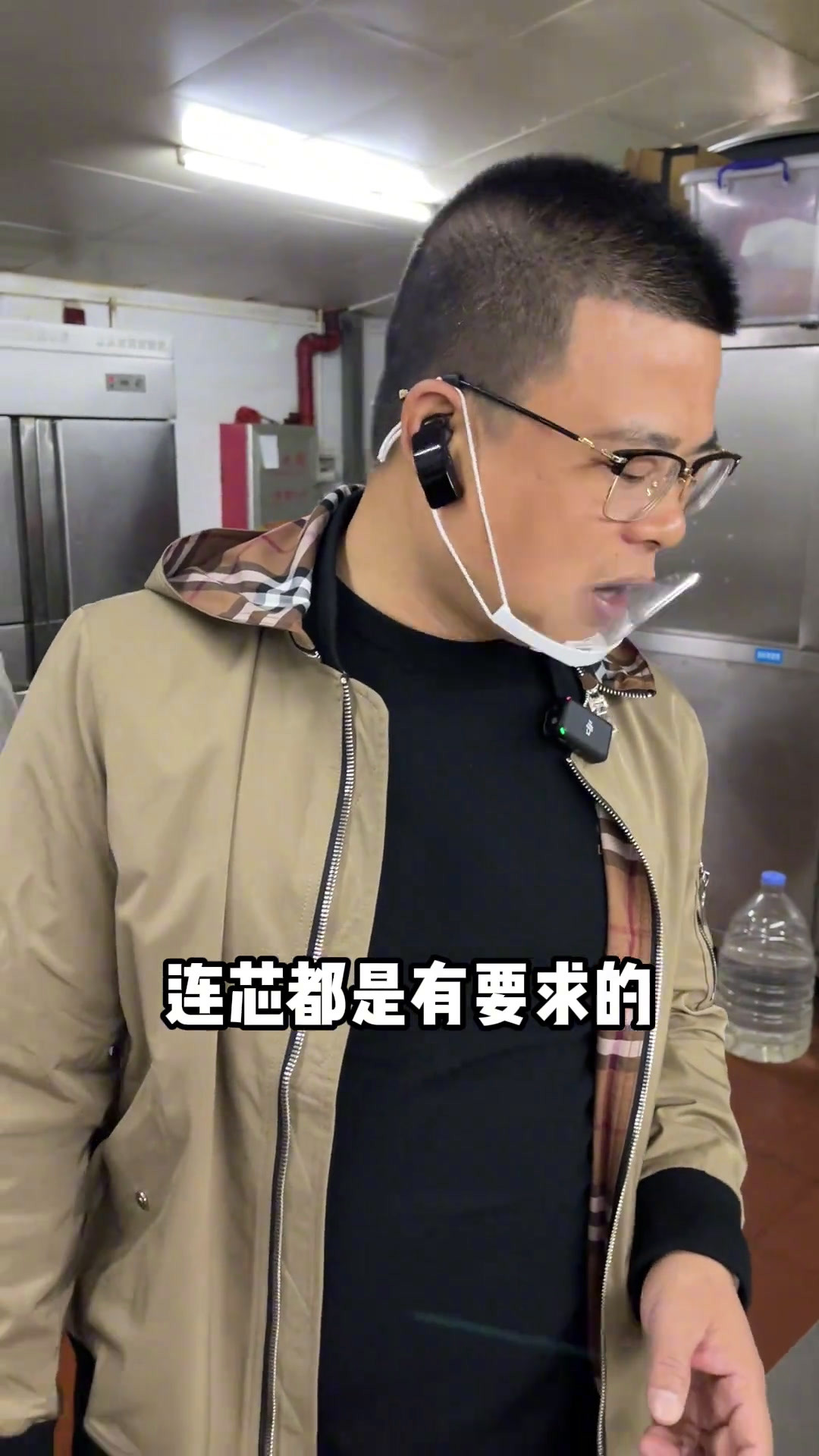 突发灵感推出新菜,酿豆腐吸满禾花鱼鲜美的汤汁,既有豆香又不失鱼肉的鲜美,“鲜滑嫩”齐全确实