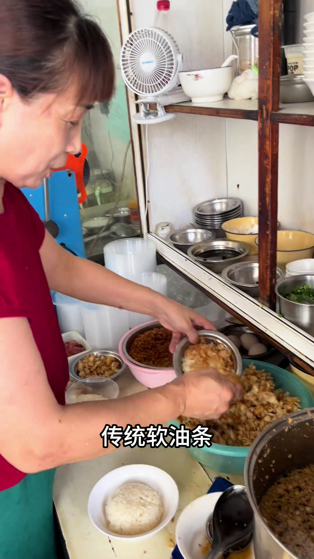 惠民早餐店在温州天光要吃炊饭,看到老板娘满脸的笑容我就力挺把家乡的味道分享给大家这一碗好过