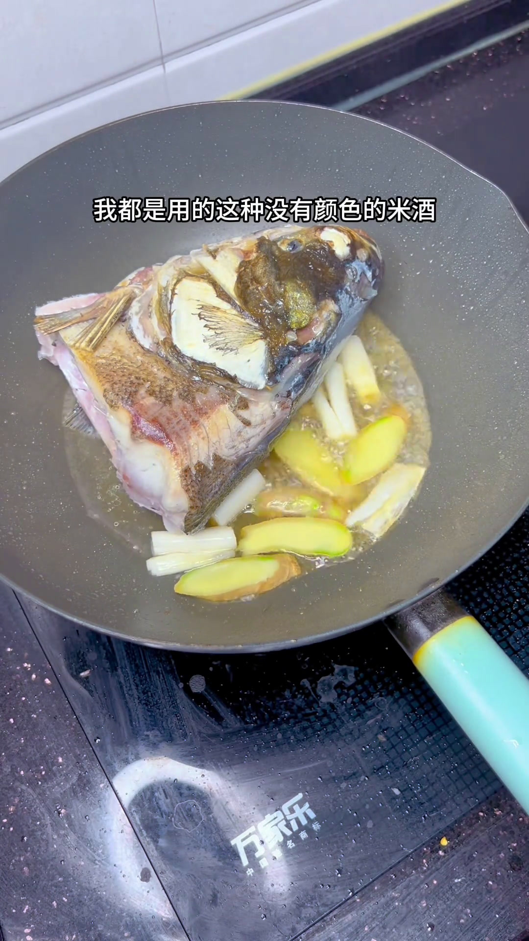 砂锅鱼头汤、红烧鱼块饭店里那么贵的砂锅鱼头汤做法其实非常简单、今天我只花了五十块买了个胖头