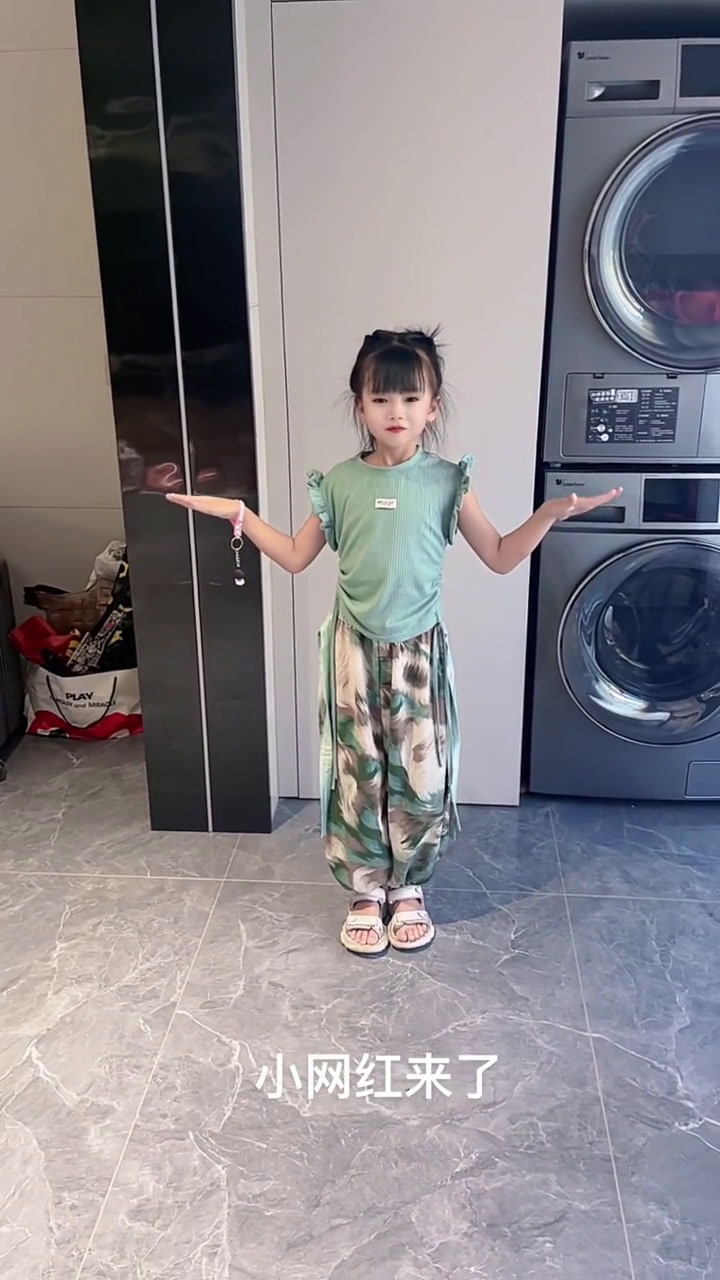 小鸭子过河