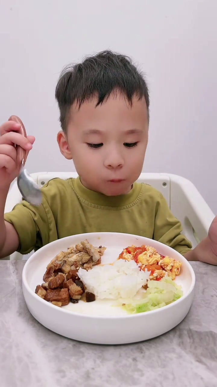 不挑食的人类幼崽～