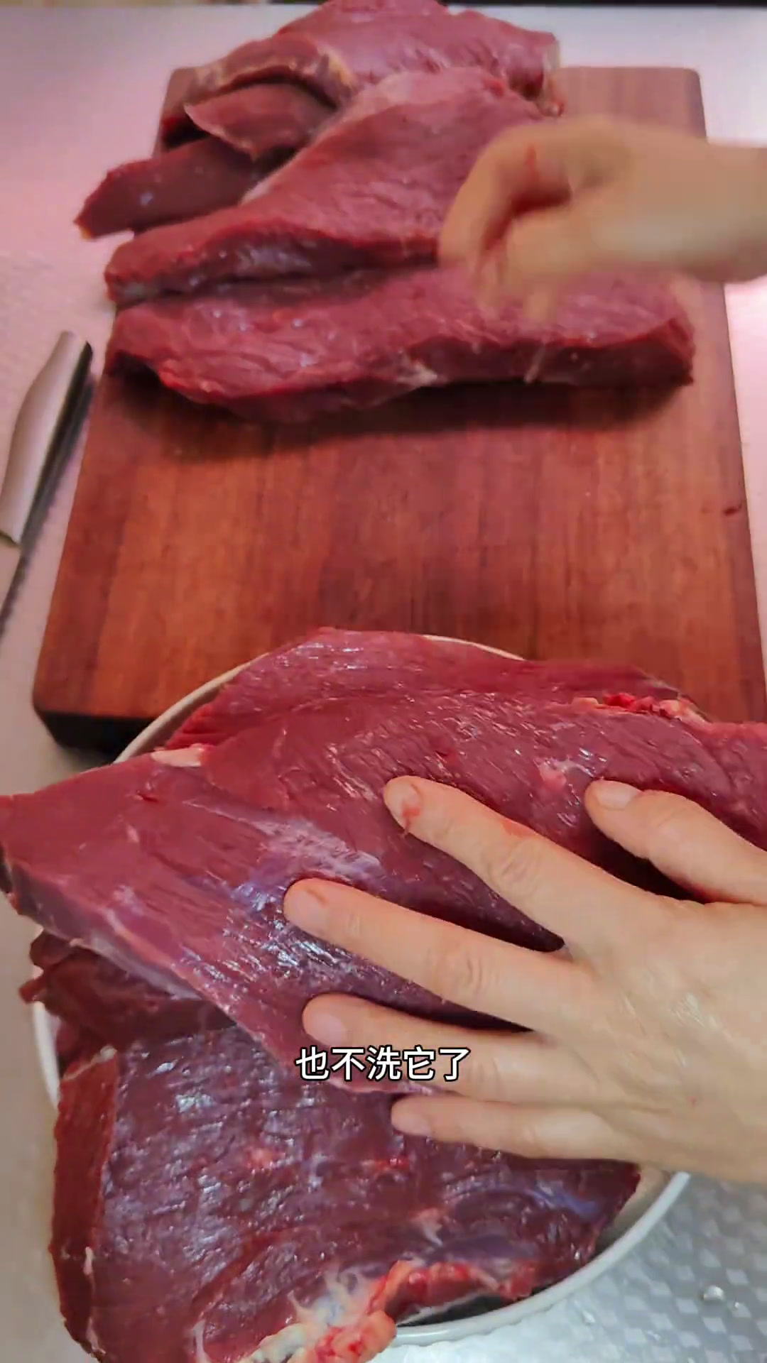 这个季节在家正好是自己做风干牛肉干的时候,自己做上一次真的不想在外边儿买了,好吃的停不下来