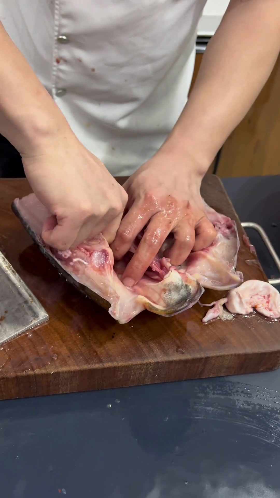 剁椒鱼头的做法这么好吃的剁椒鱼头,一边看要你一边流口水啊!剁椒鱼头鱼头的做法美食官美食教程