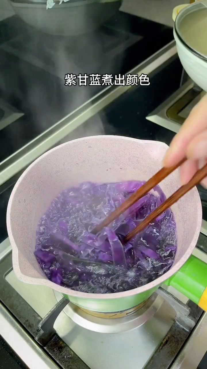 早上做了姑娘心心念念的樱花水晶蒸饺,颜值高又美味水晶蒸饺吃出仪式感早餐