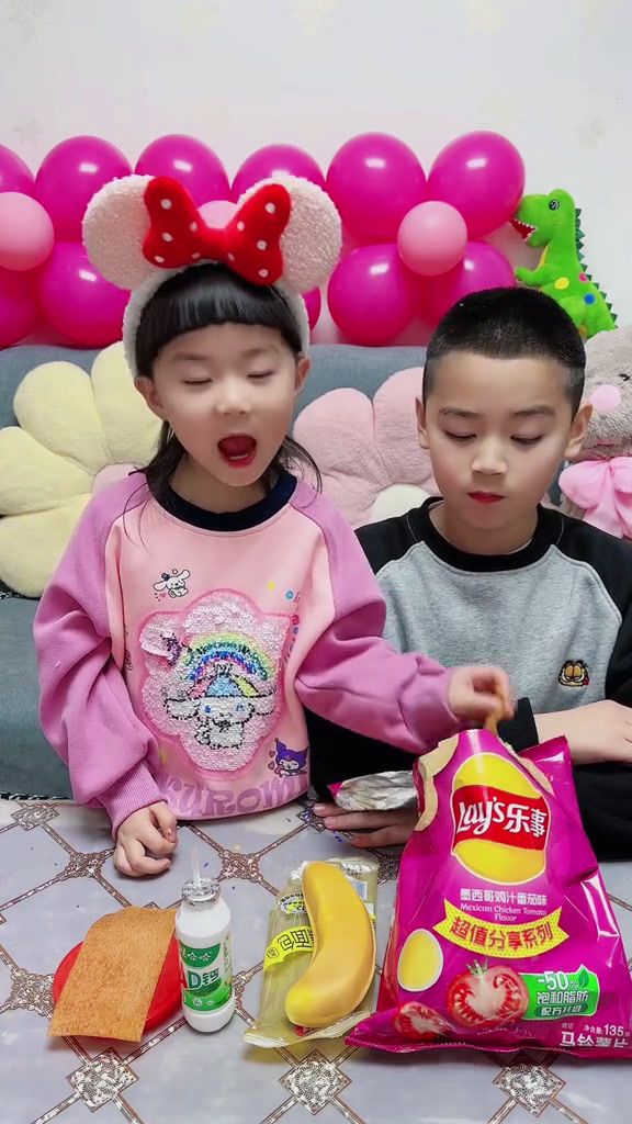 小孩子的快乐总是那么简单