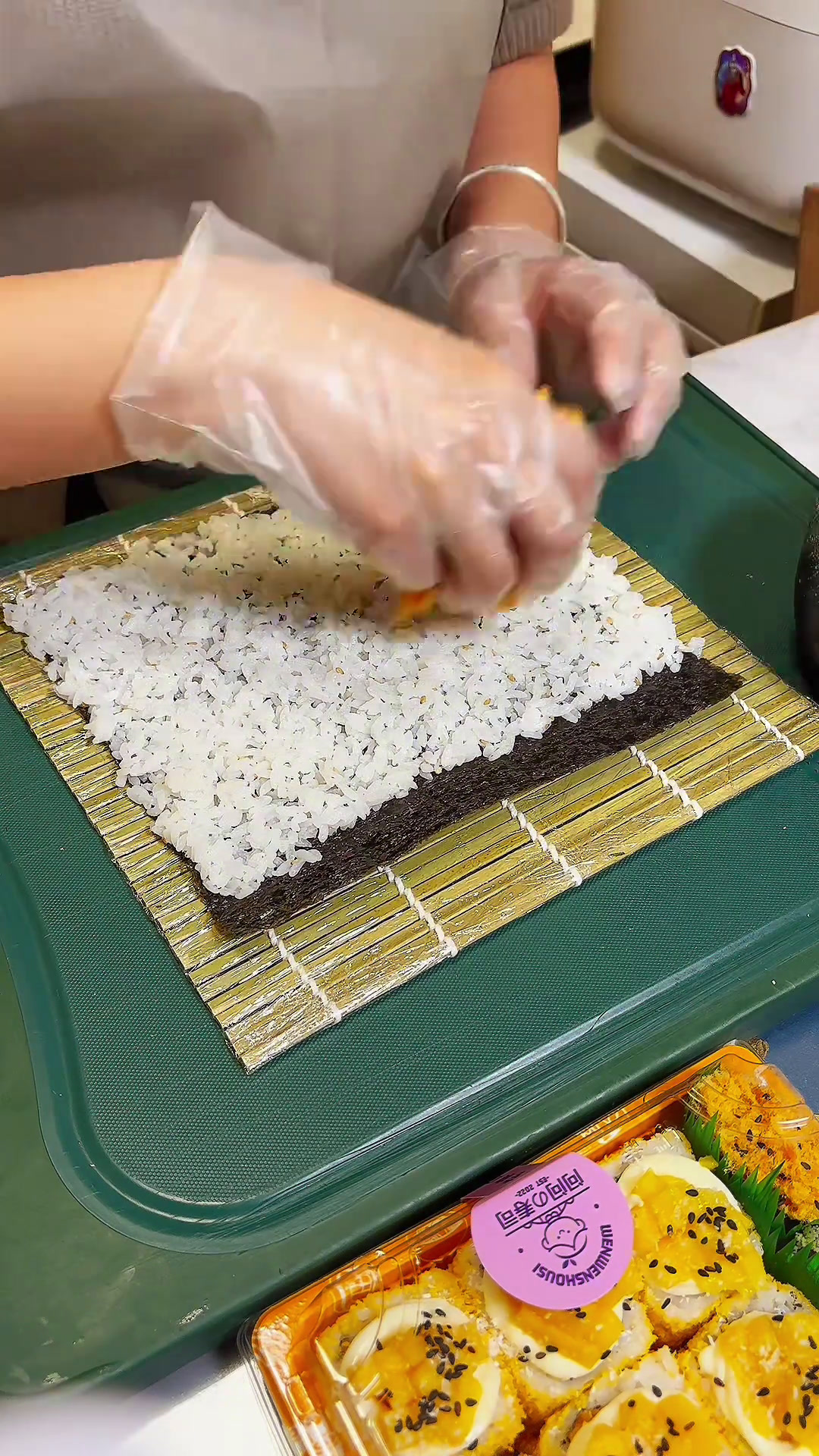 「泡菜蛋黄卷」教程来喽!寿司寿司的花式做法真材实料才能做出好味道治愈系美食